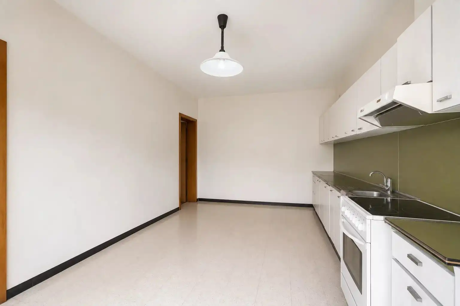 TE RENOVEREN HALFOPEN WONING MET 3 SLPK'S IN RIEMST foto 7
