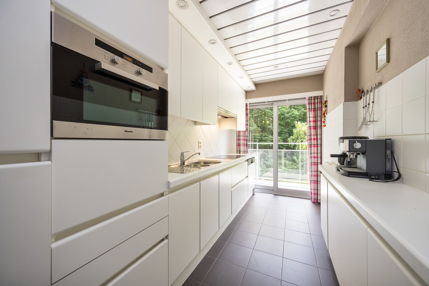Energiezuinig (EPC B) hoekappartement met uitzonderlijke lichtinval en riant terras te Berchem foto 13