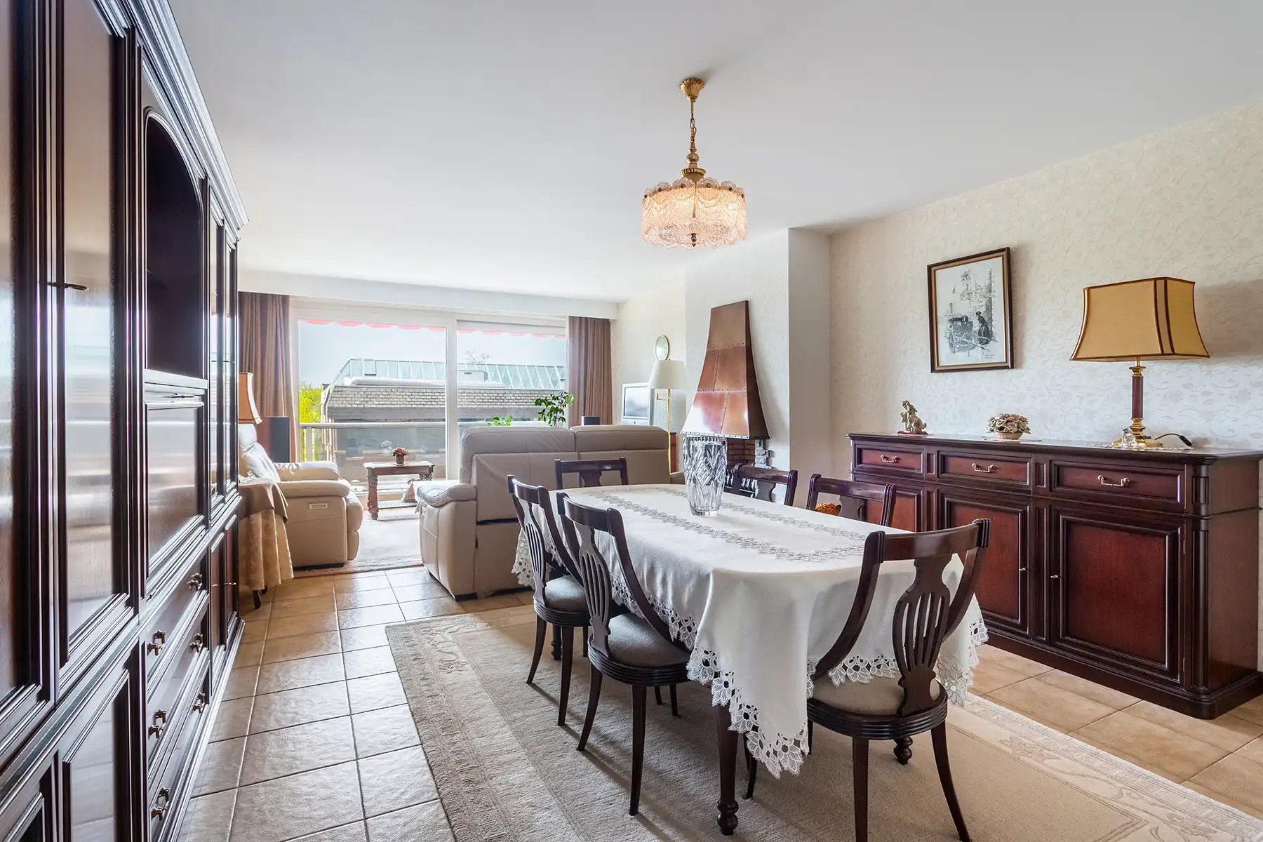 SALES & RENT back. Ruim 3 slpk appartement met terras en P foto {{pictureIndex}}