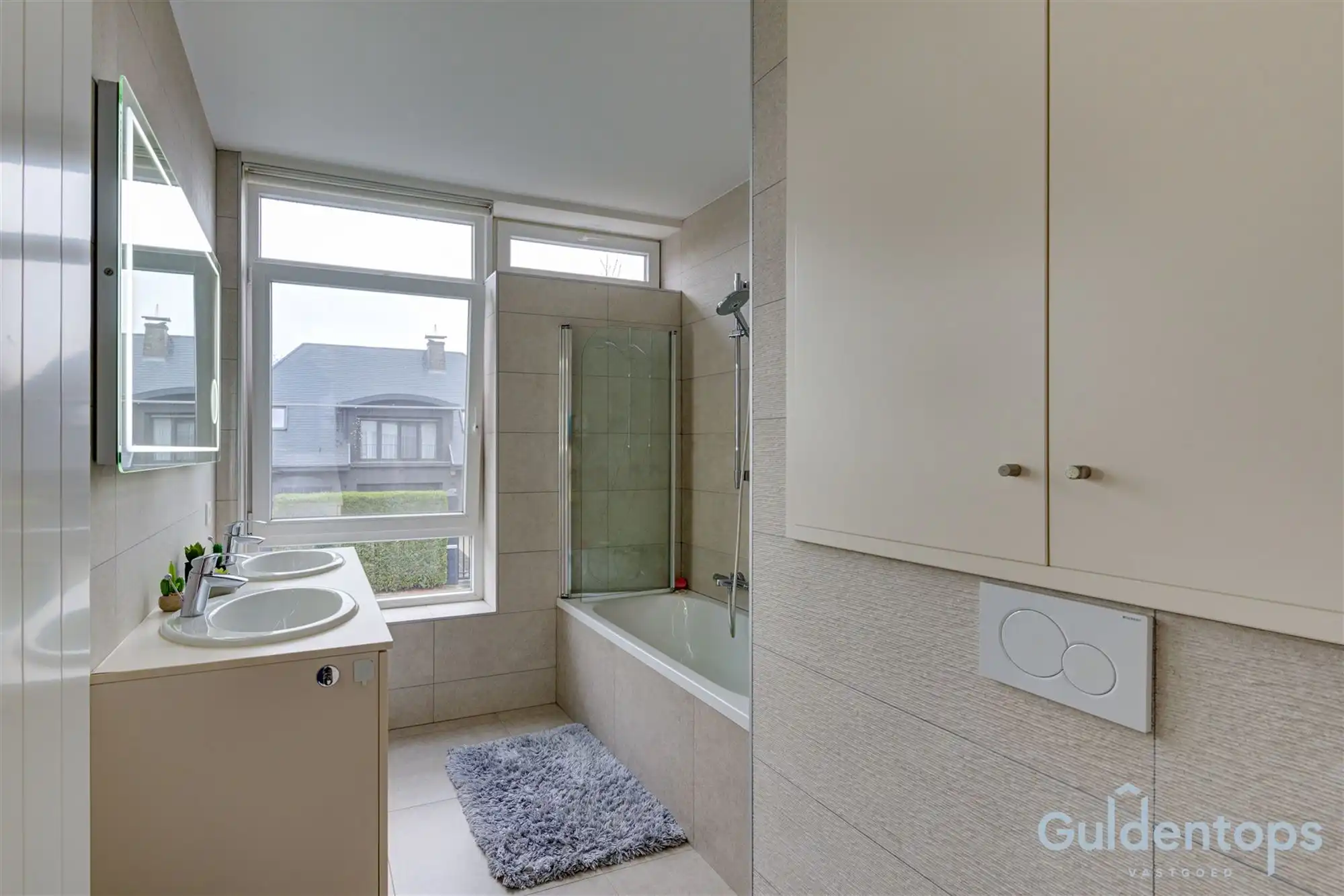 Knappe villa op exceptioneel perceel in gegeerde wijk foto 17