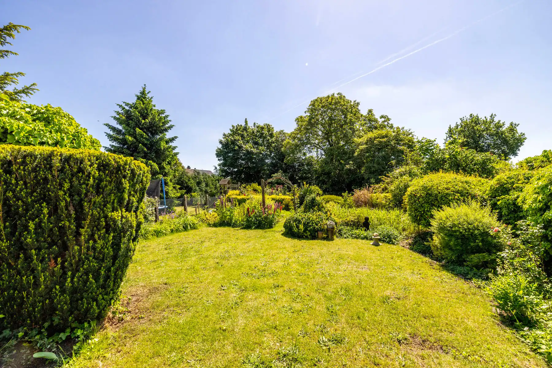 Op te frissen woning gelegen in groene omgeving op ruim 995 m² grond  foto 29