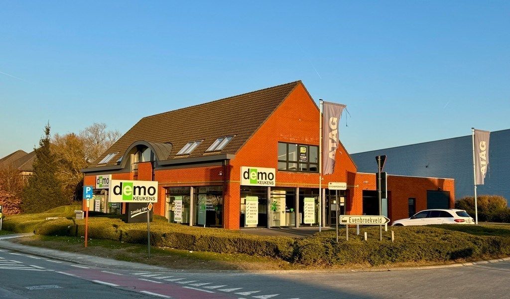 Handelsruimte te huur op zichtlocatie aan N46 te Erpe-Mere foto {{pictureIndex}}