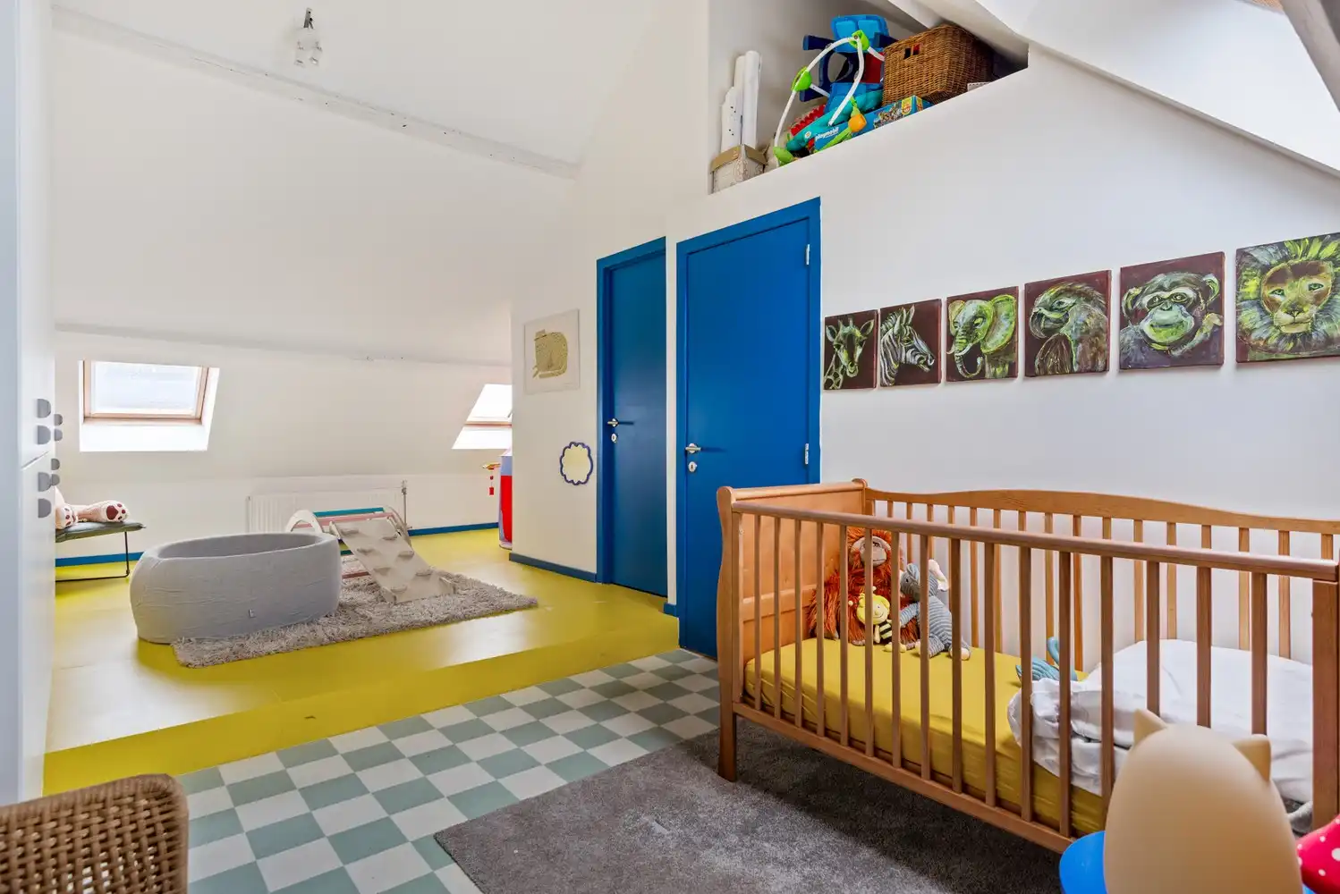 Charmant, gerenoveerd huis met 4 slaapkamers, 2 badkamers en gezellige tuin in Wijnegem! foto 12