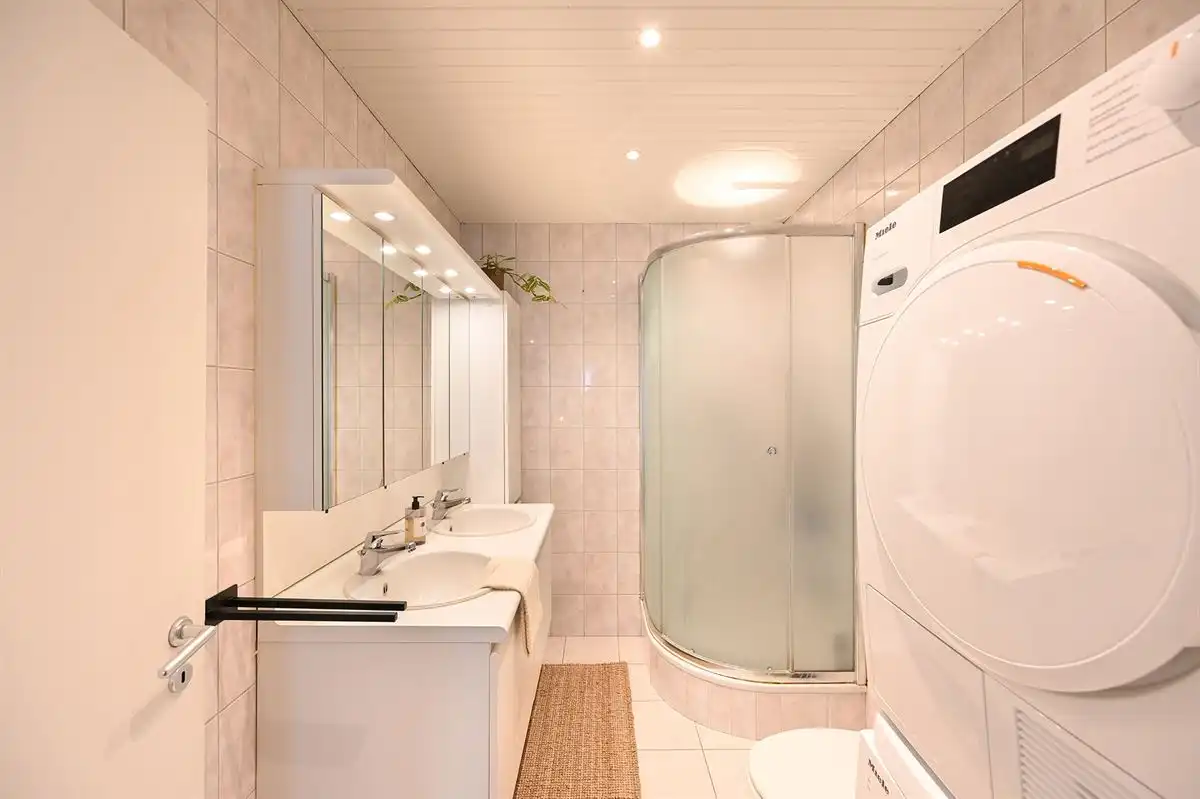 Mooi hoekappartement met garage foto 21