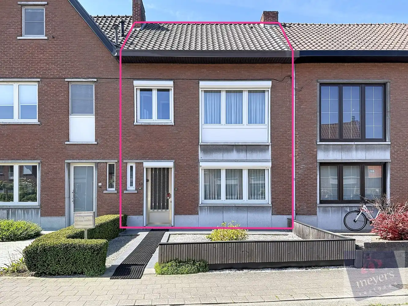 Rijwoning met garage in Hasselt foto {{pictureIndex}}