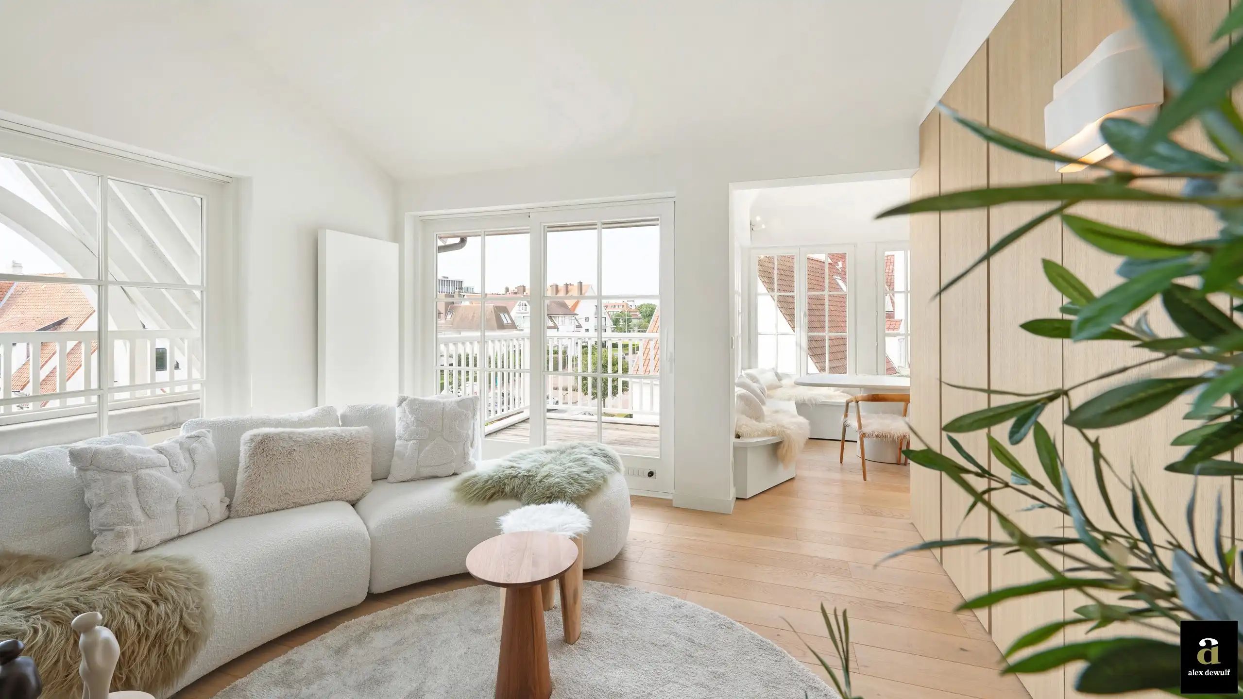 Stijlvol luxeappartement met veel lichtinval, op wandelafstand van het strand in de Bayauxlaan in Knokke. foto 3