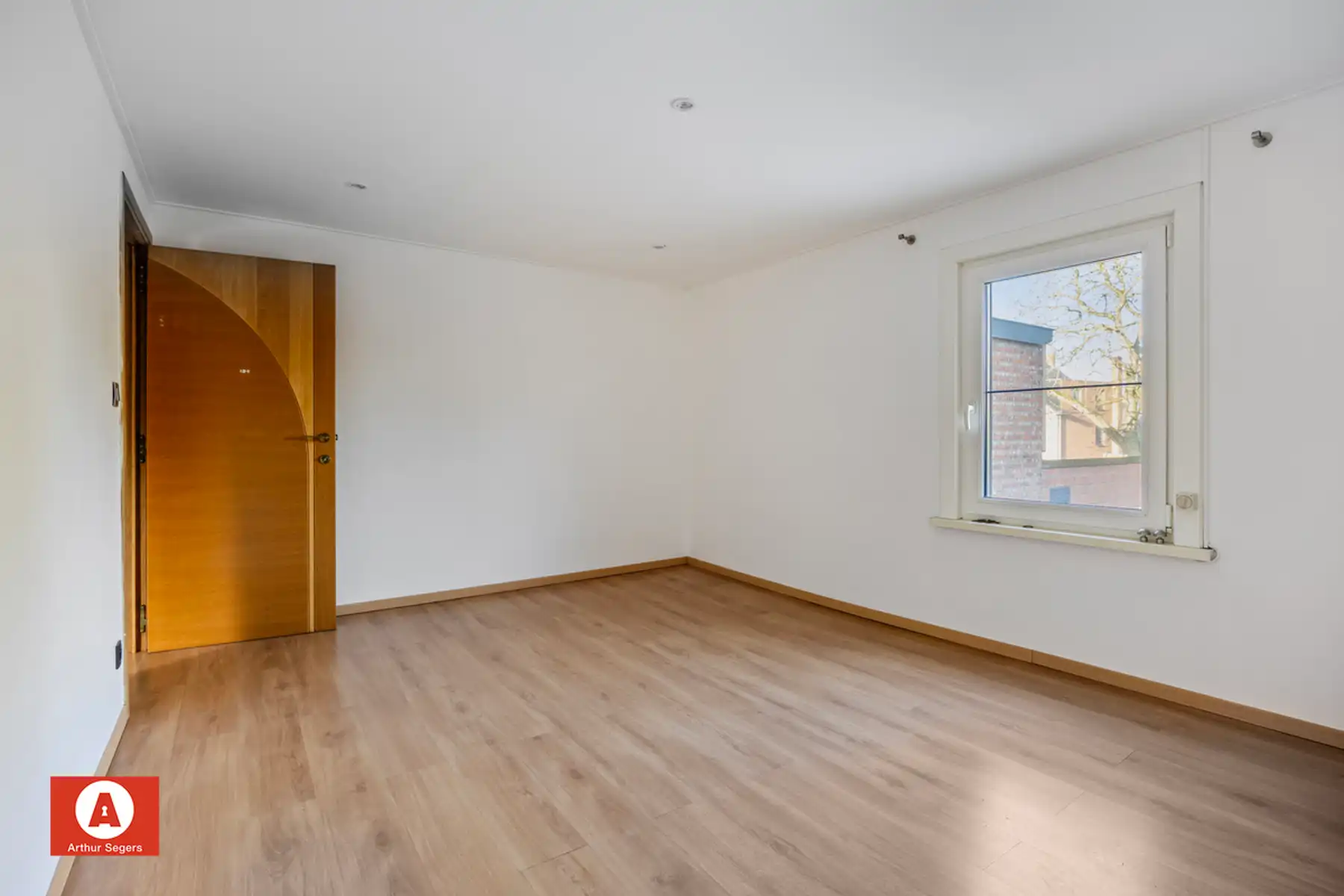 Instapklare gezinswoning pal bij centrum Buggenhout. foto 18