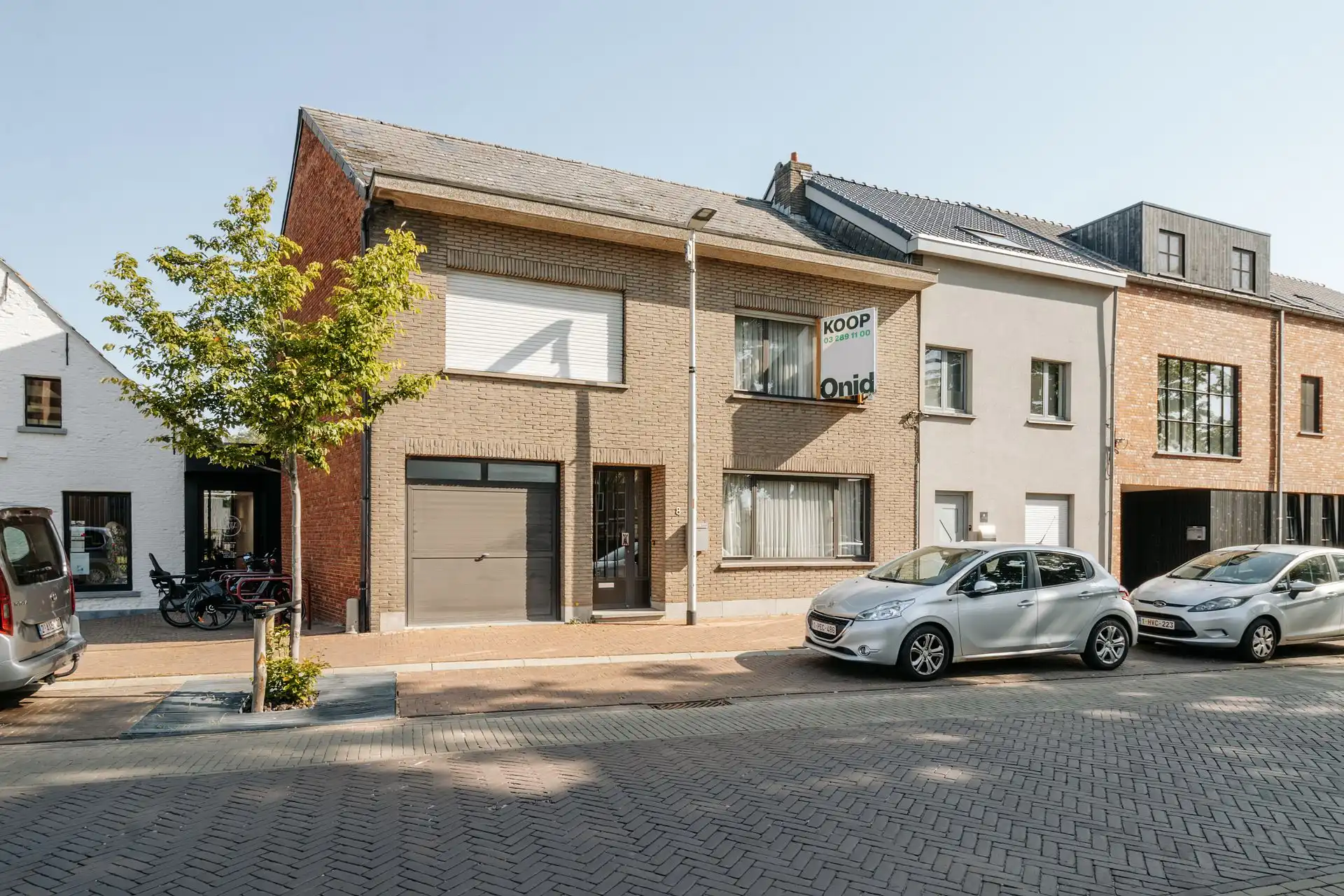 Verrassend ruime woning met grote tuin in centrum Vremde. foto {{pictureIndex}}