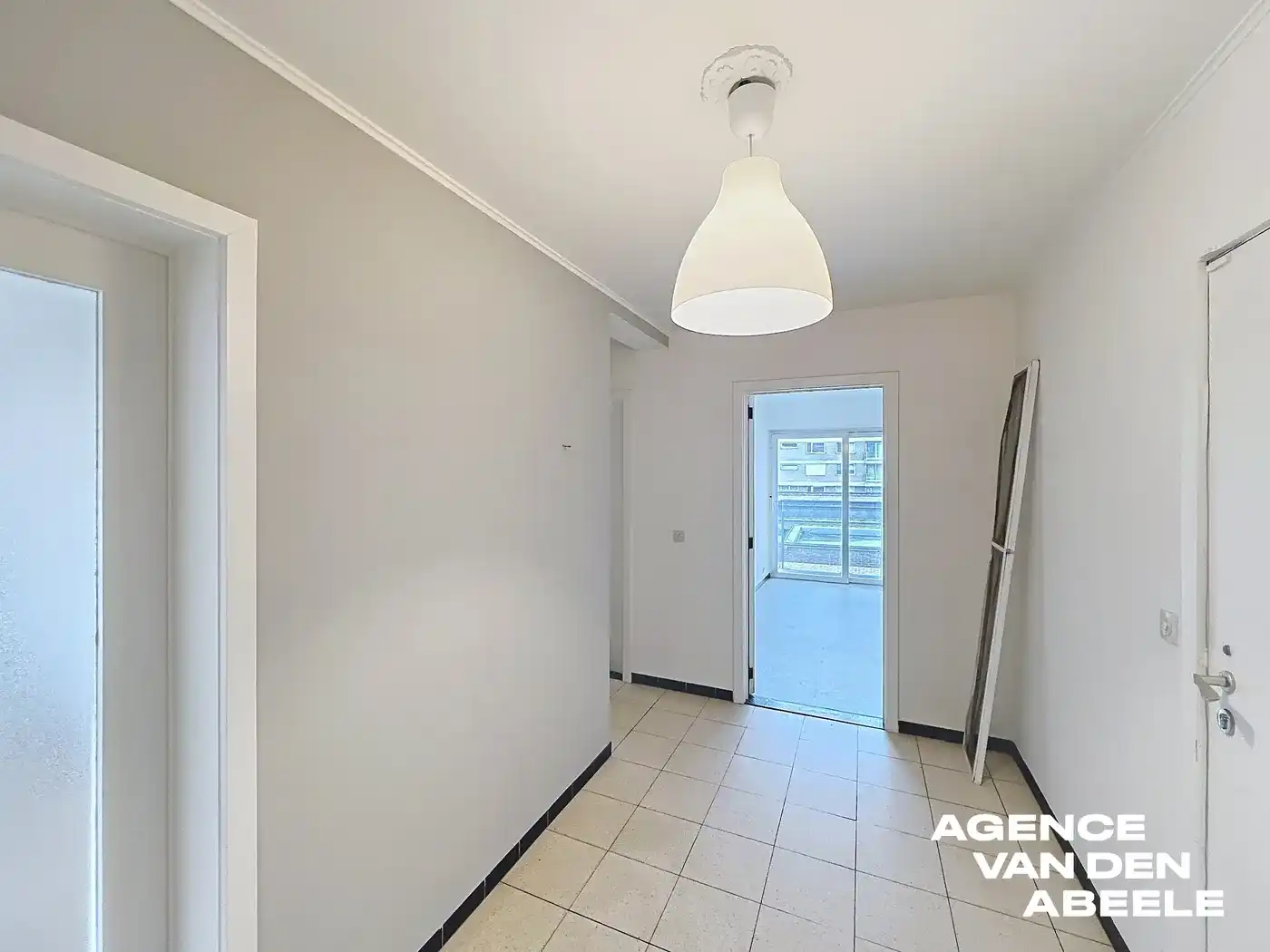 Op te frissen appartement met 2 slaapkamers en terras  foto 10