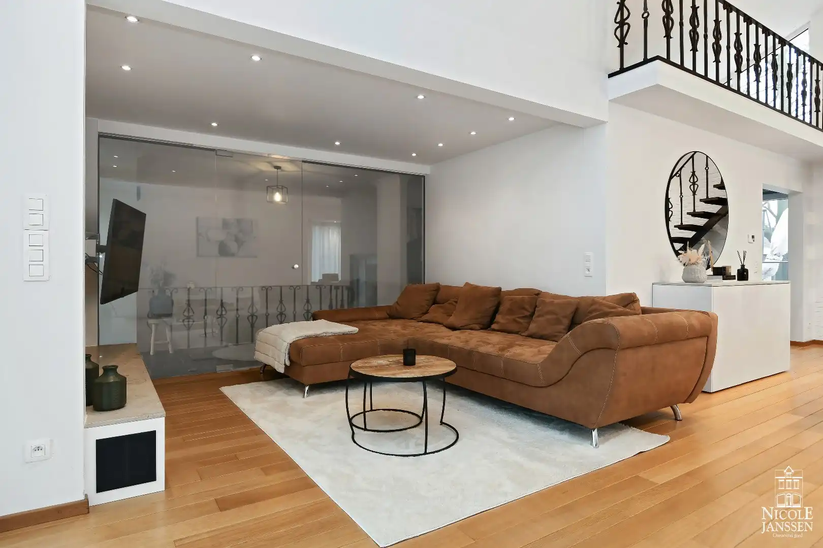 Charmante vrijstaande gezinswoning met grote garage en mooie tuin   foto 6