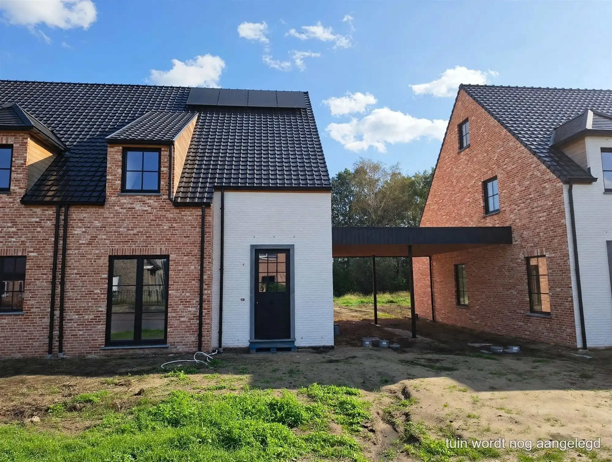 Gloednieuw wooncomfort in deze woning met 3 slaapkamers, terras, tuin en carport. foto 21