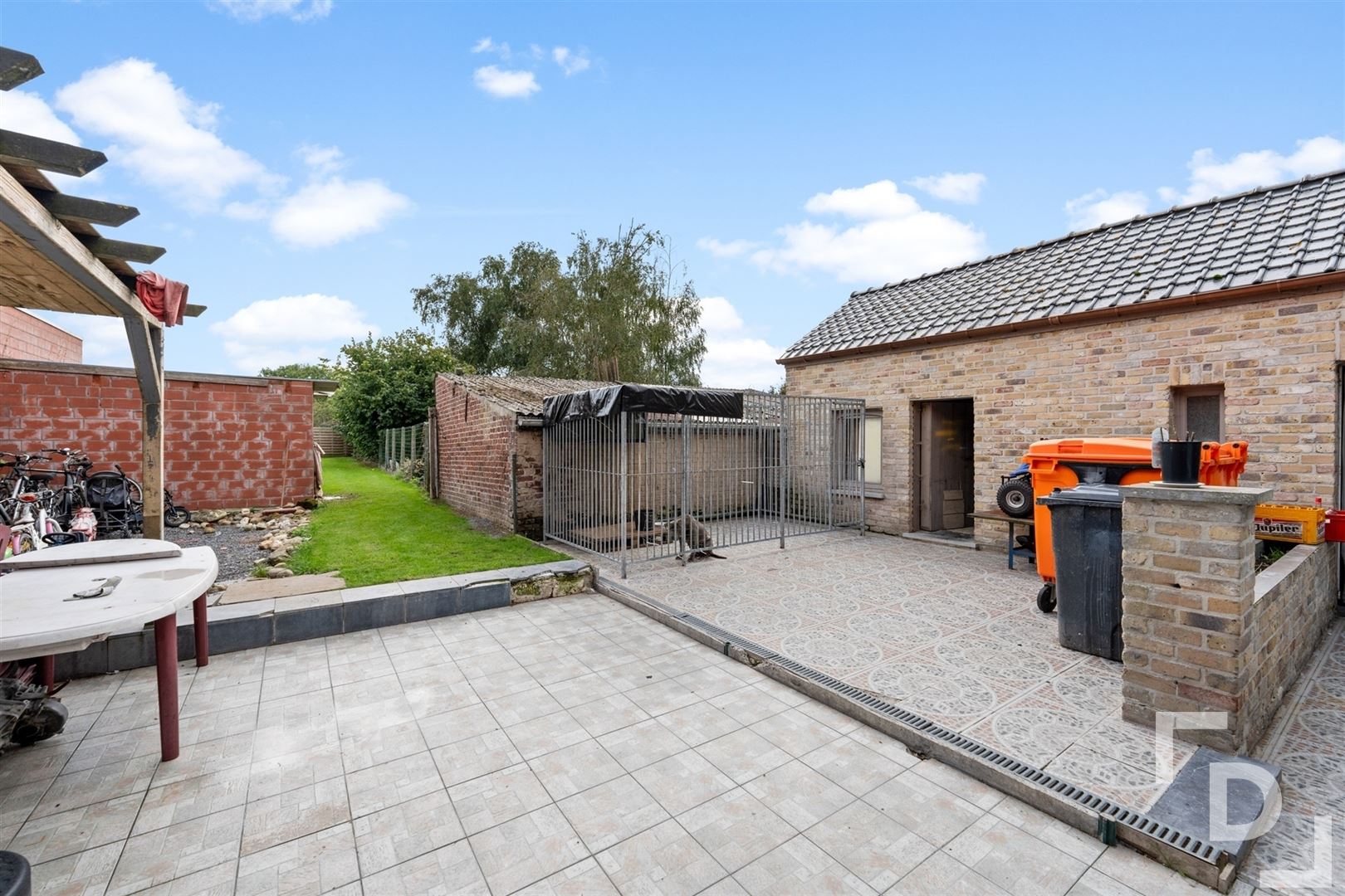 Gezinswoning met ruime tuin in hartje Krombeke! foto 18