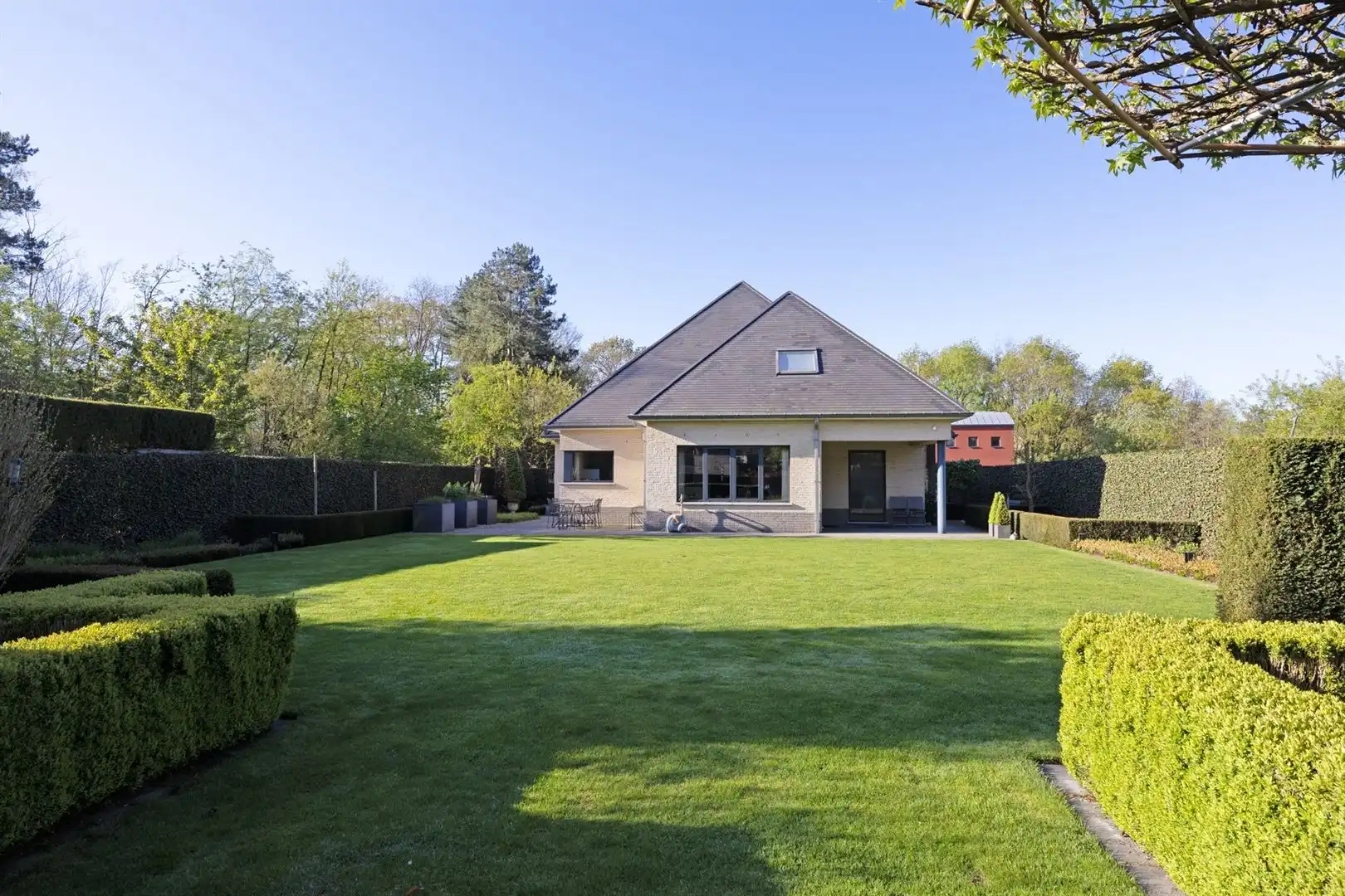 Goed onderhouden villa nabij het centrum foto 26