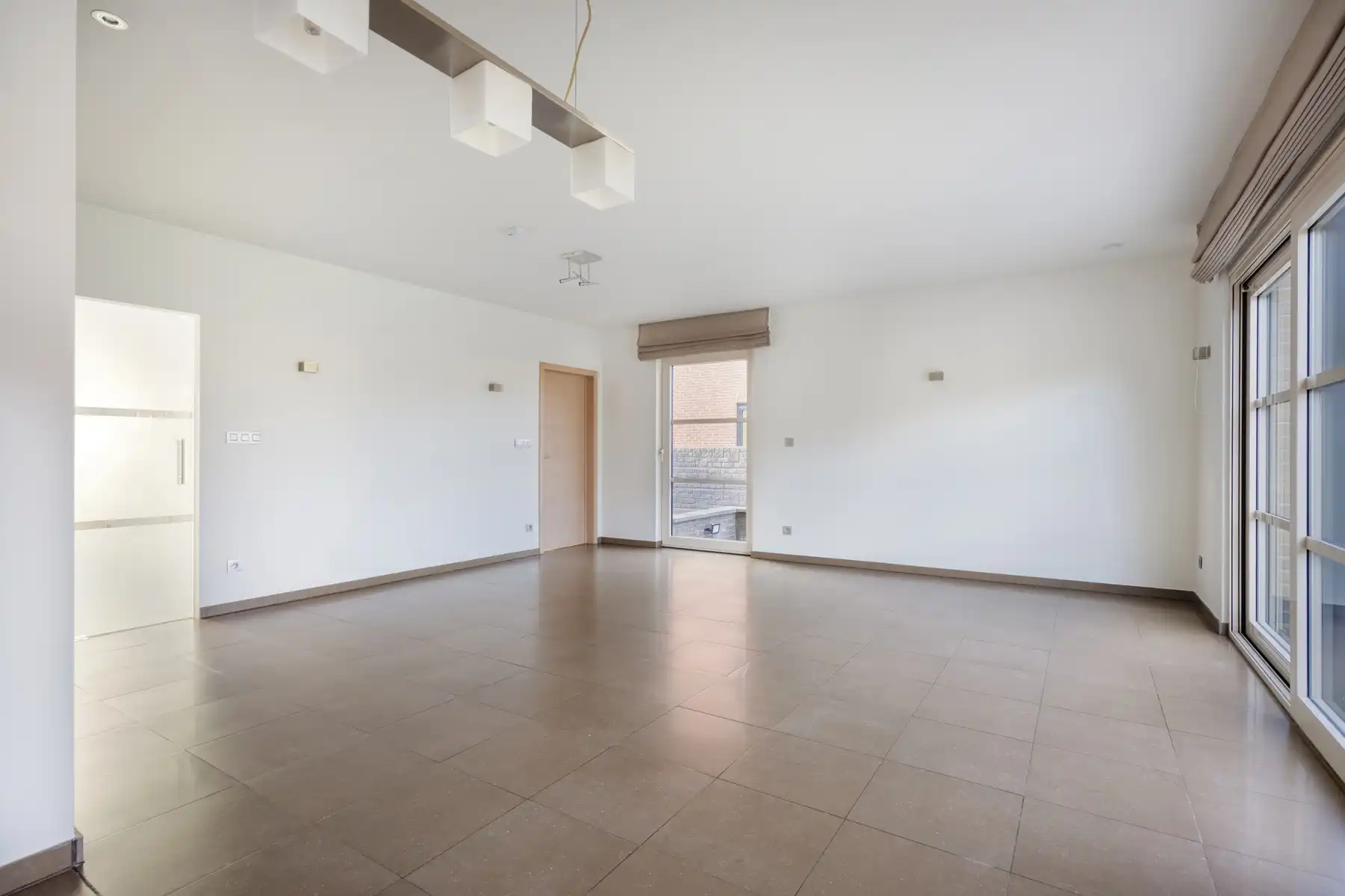 Luxueuze woning met 4/5 slpk. op 11a90ca in Neeroeteren.  foto 8