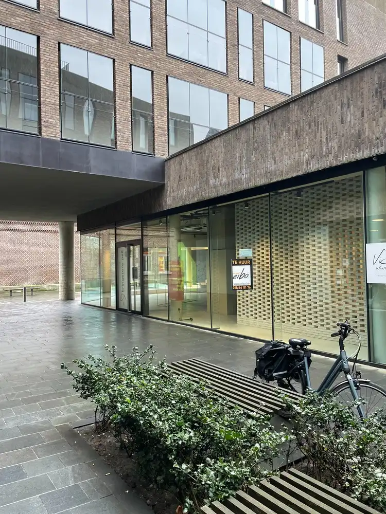 Handelsruimte of kantoorruimte te huur foto 2