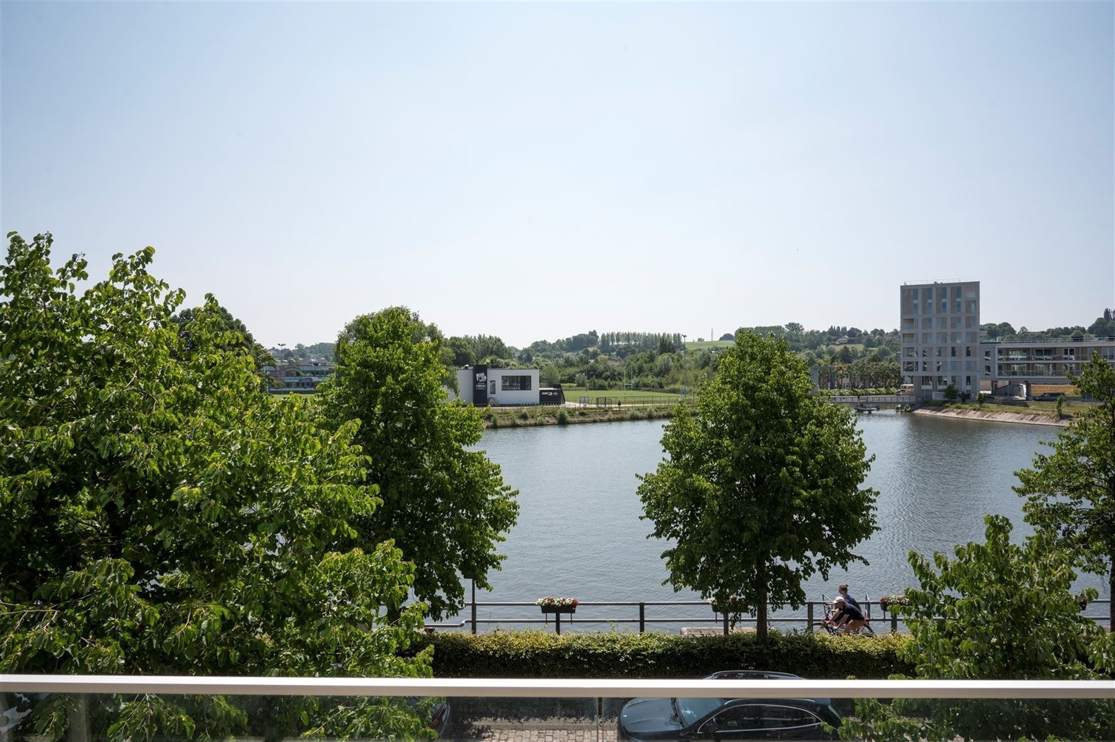 1 slpk app met zicht opde Schelde. foto {{pictureIndex}}