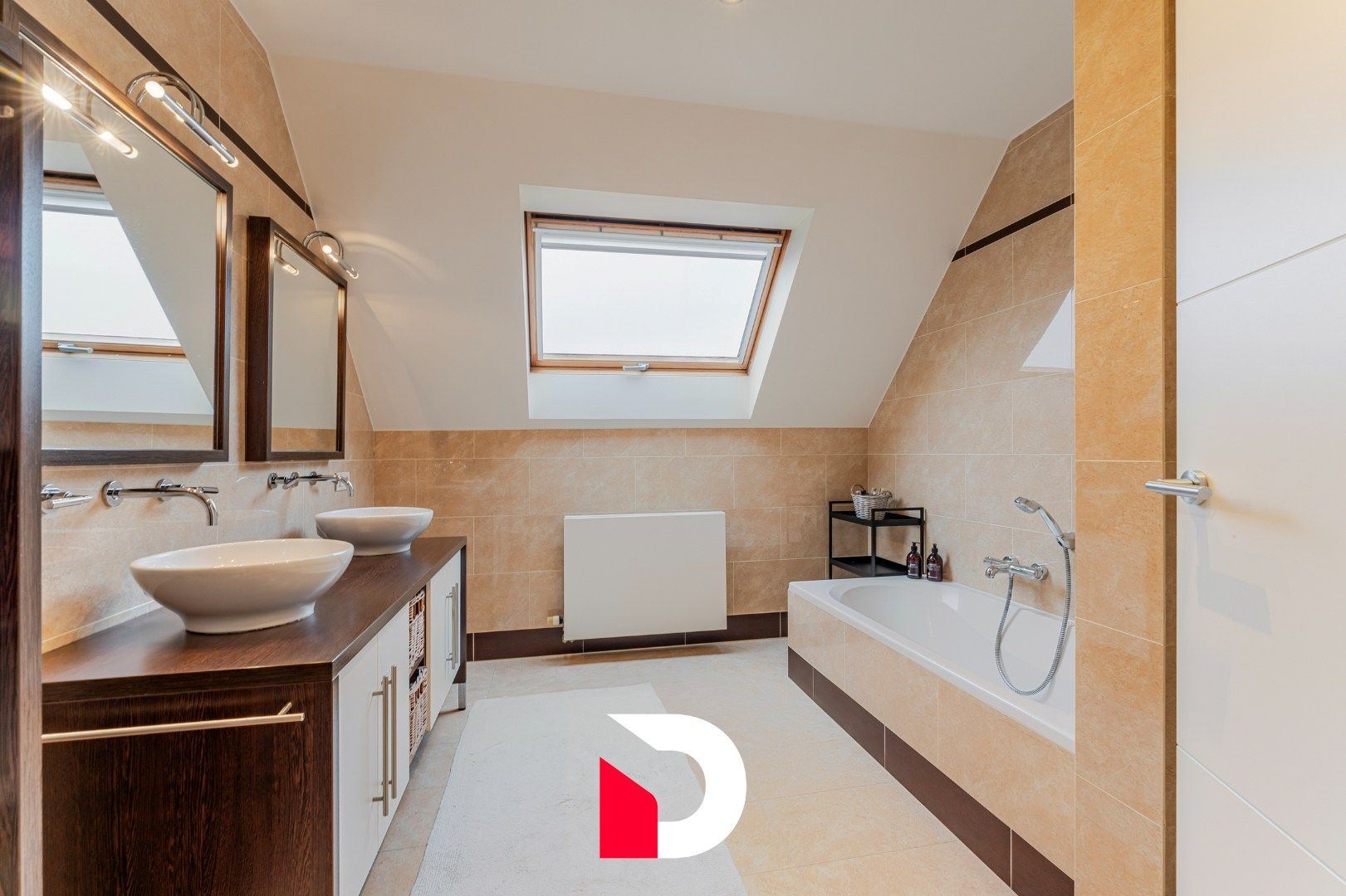 Vrijstaande woning met zwembad op een beheersbaar perceel met 4 slk.'ers  in kindvriendelijke woonwijk. foto 16