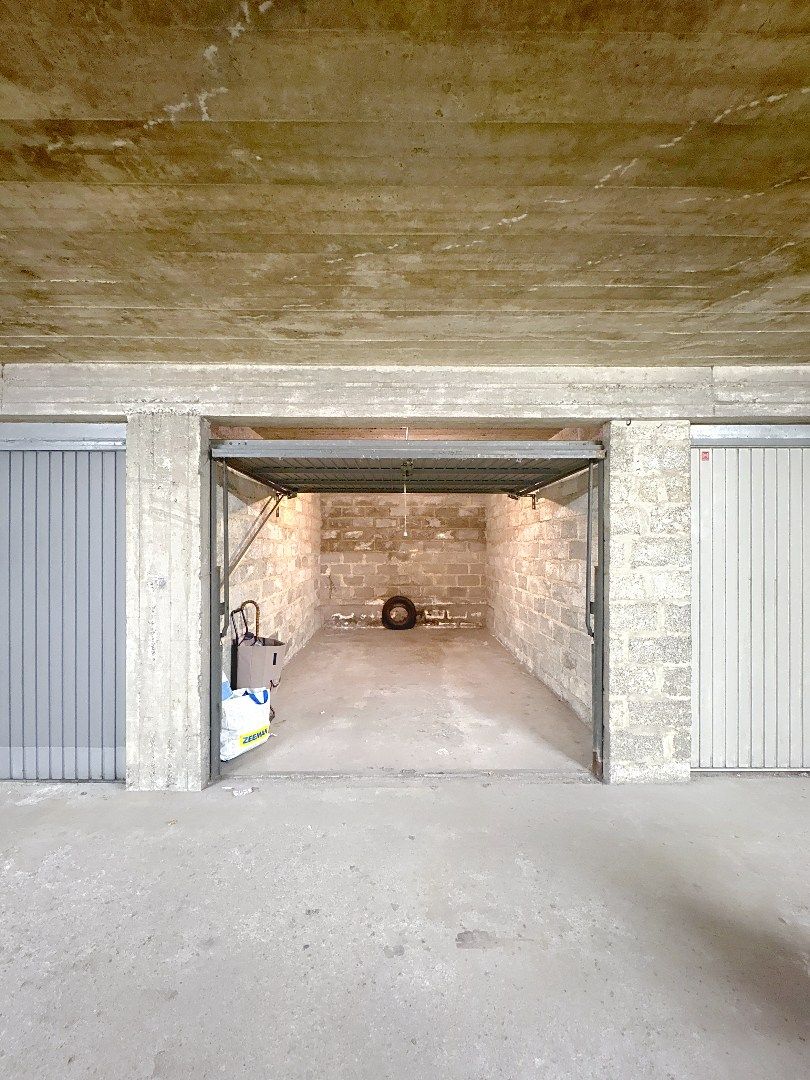 Ruim 2-slaapkamerappartement met terras, balkon, garage en berging foto 12