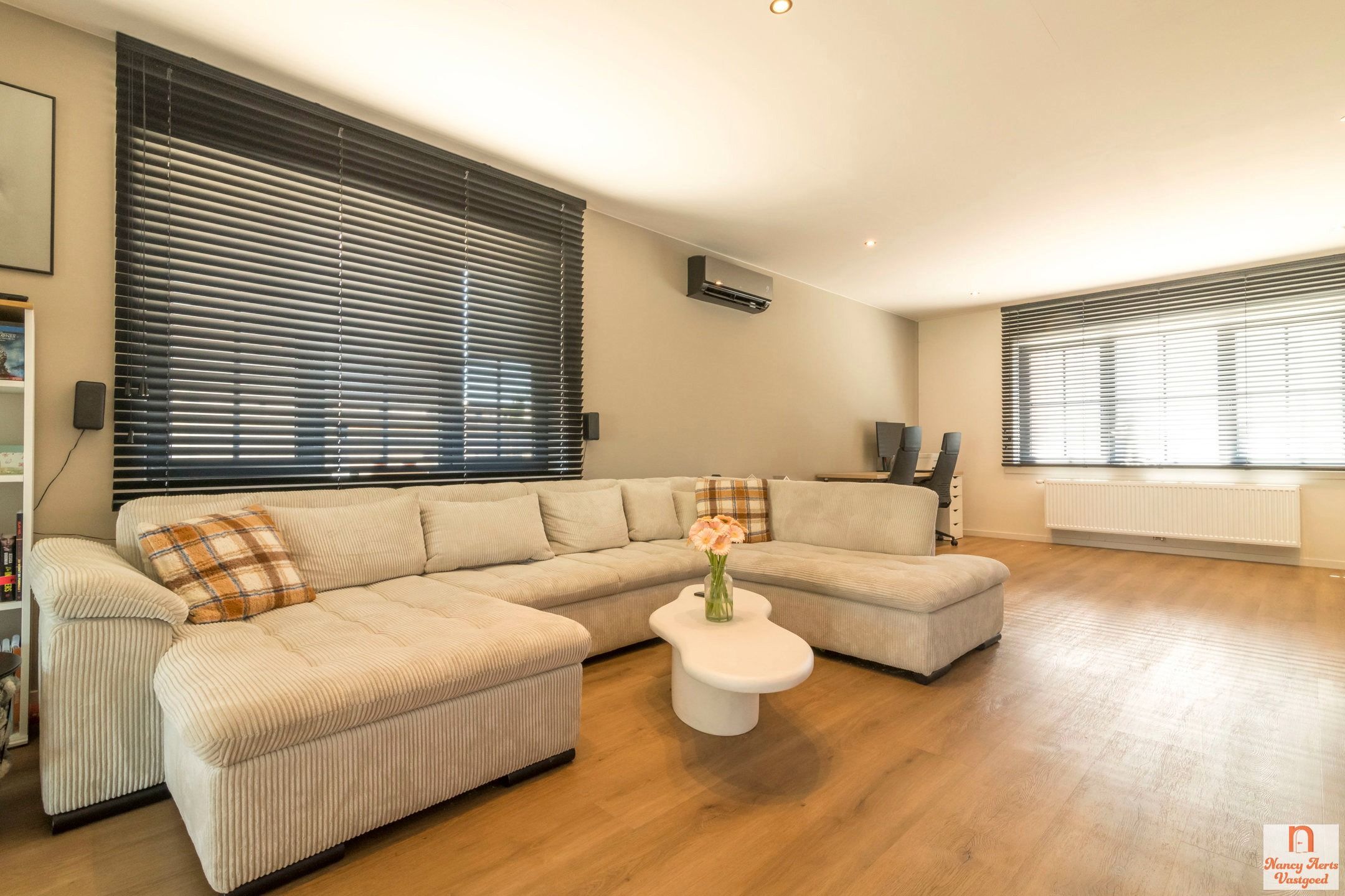 Volledig gerenoveerde woning met bijbouw en grote tuin foto 8