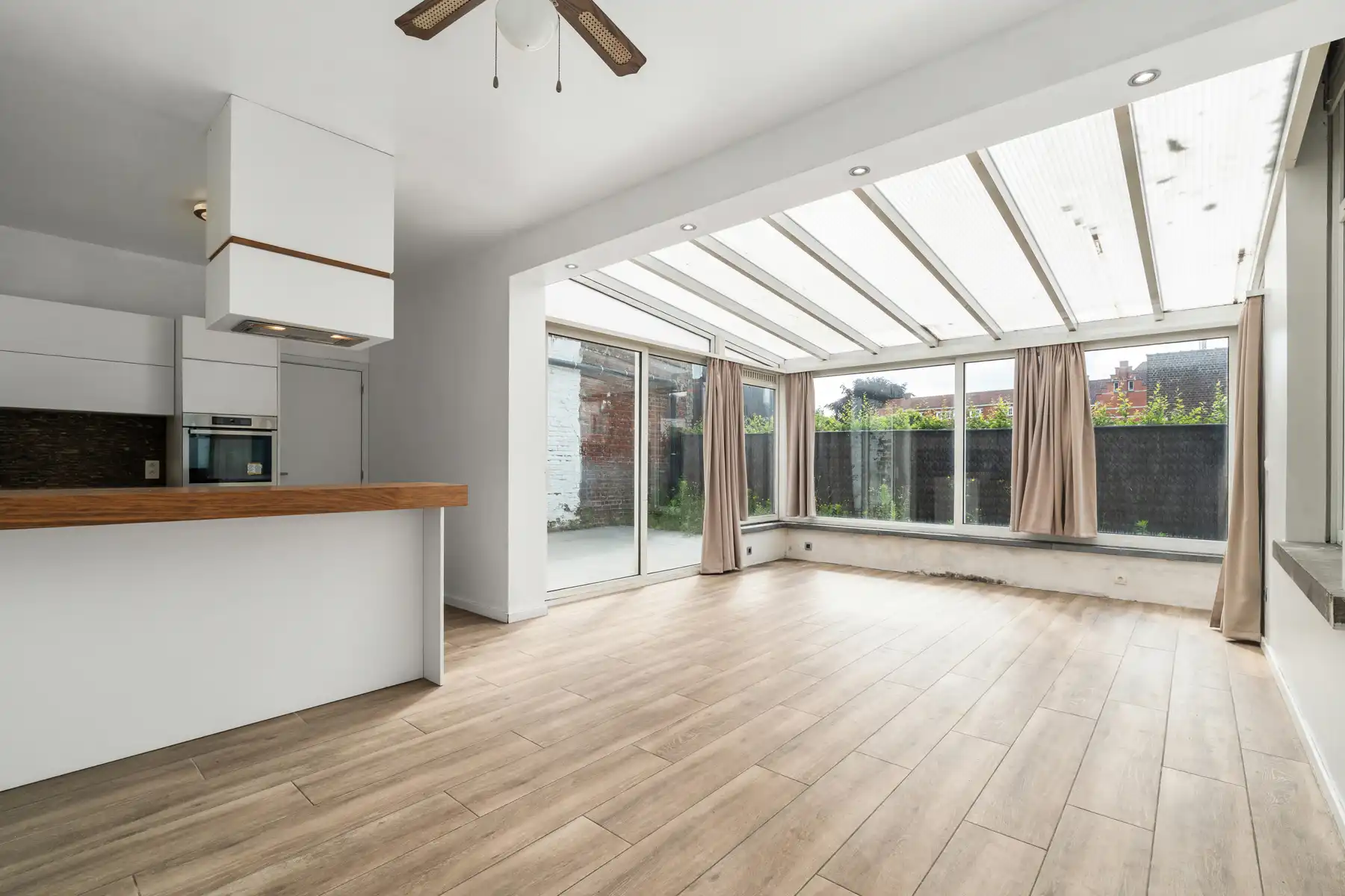Verrassend ruime grotendeels al gerenoveerde woning, 4 slpks foto 7