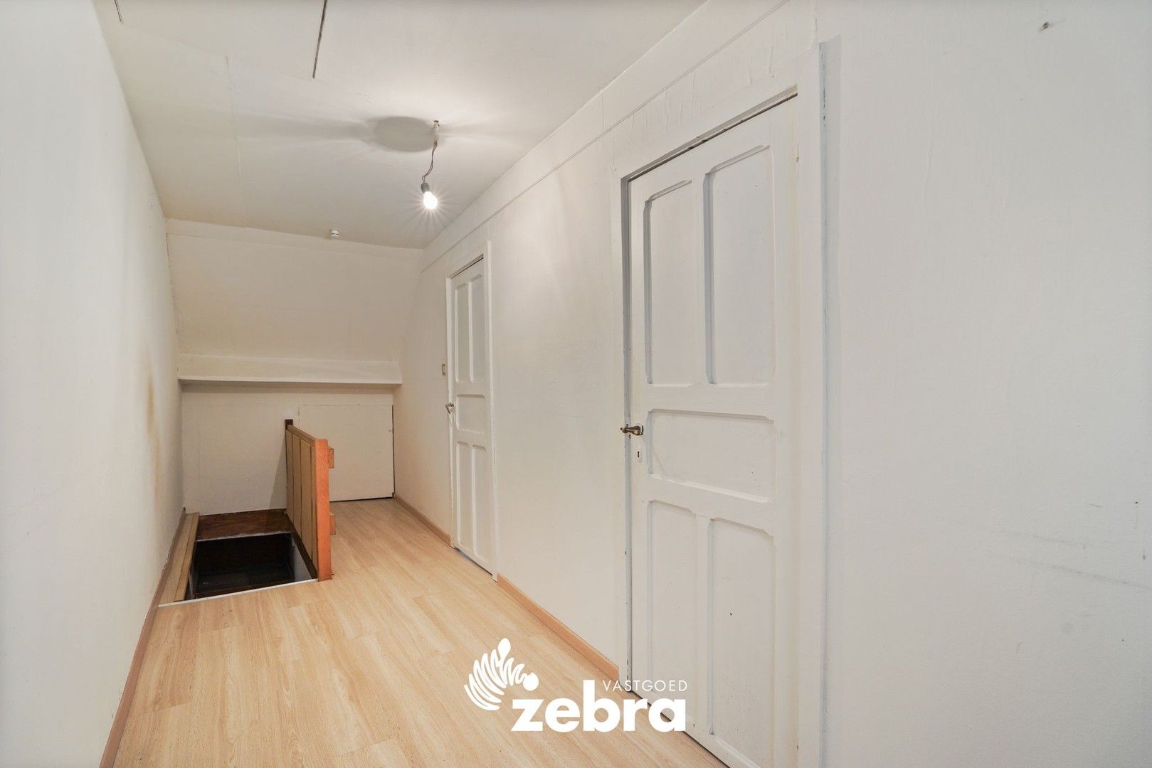 Deels gerenoveerde woning met twee slaapkamers te centrum Tielt! foto 14