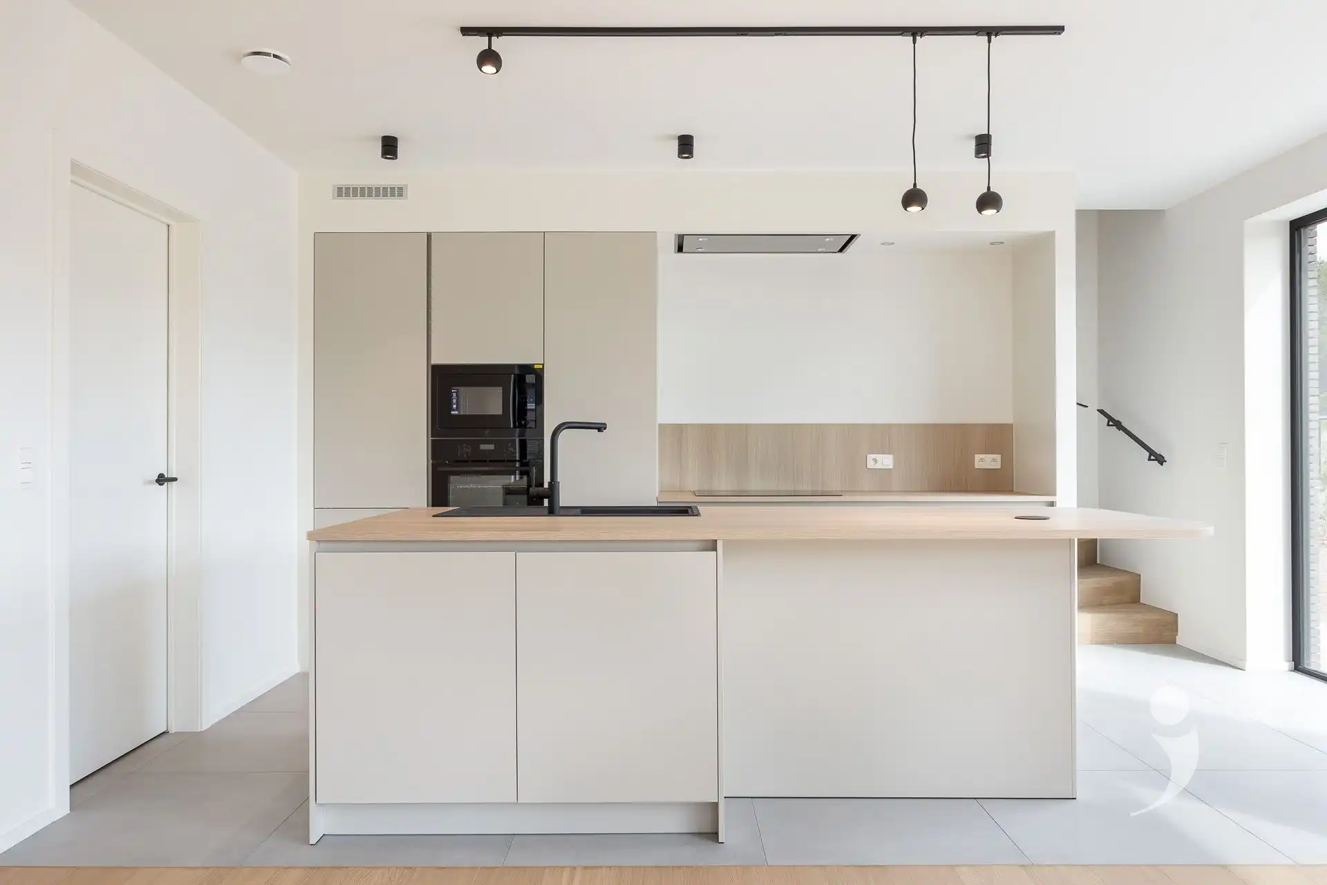 Nieuwbouwwoning met 4 slaapkamers en twee badkamers! foto 10