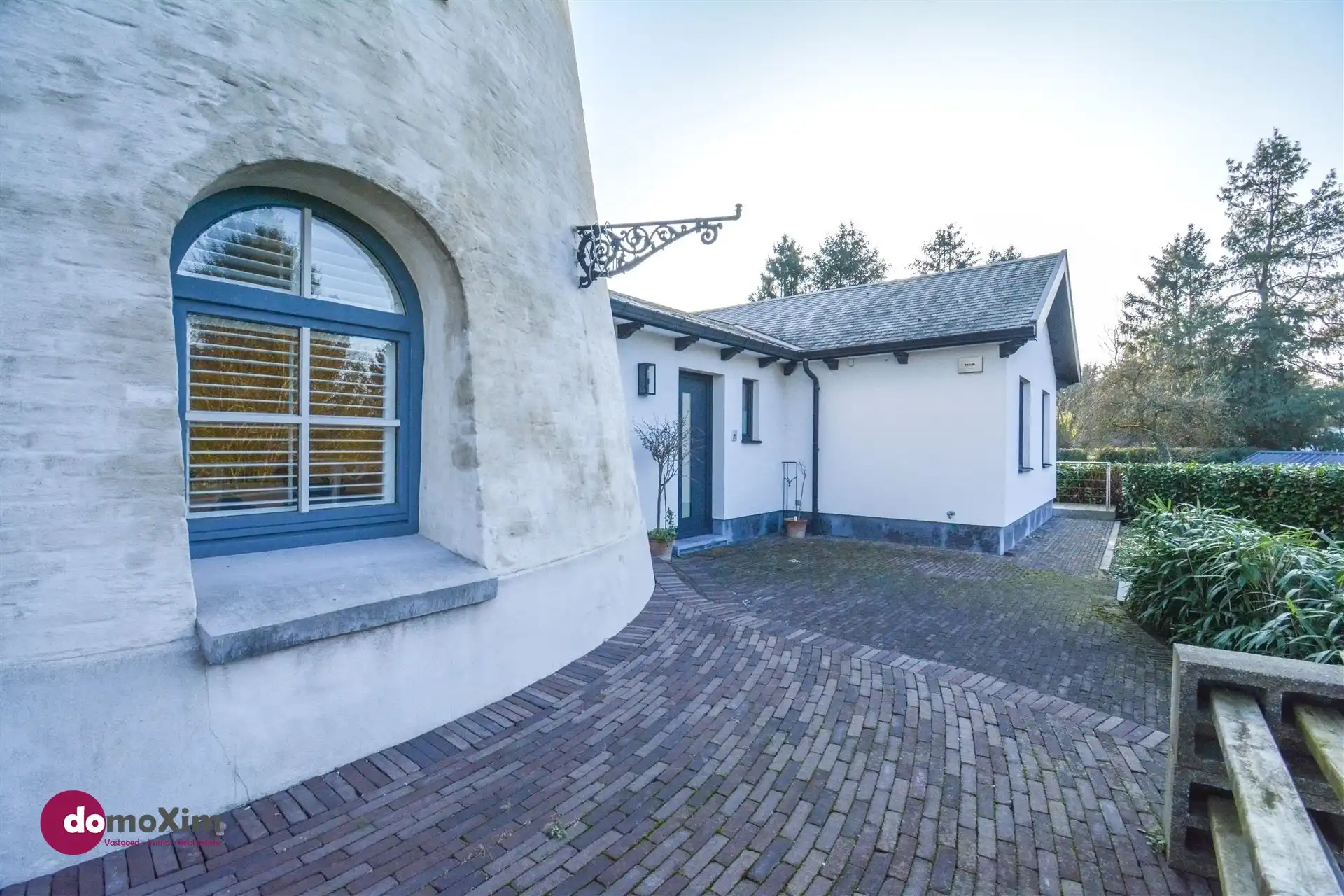 De Oude Korenmolen van Veltem, een unieke villa op een perceel van 47 are foto 3
