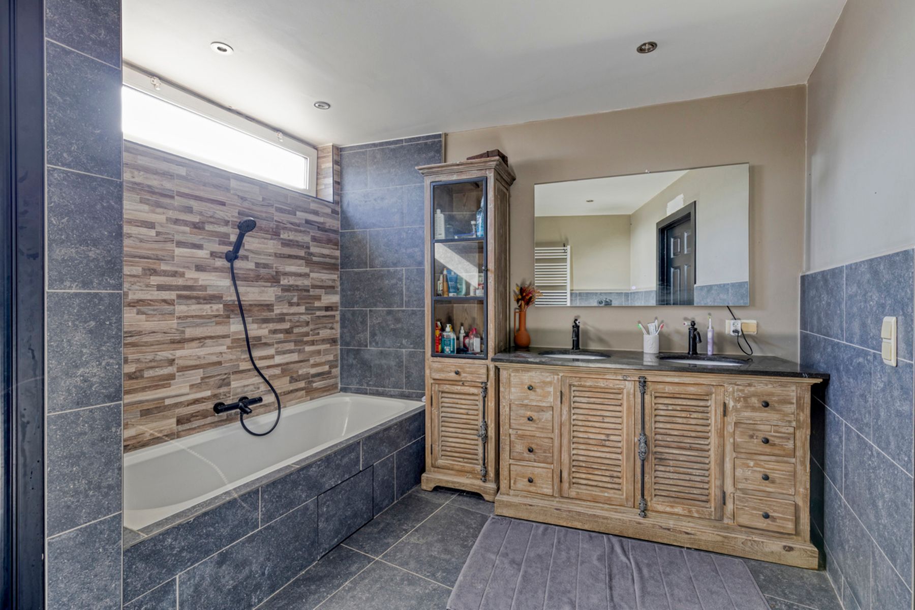 Instapklare HOB met 4 slaapkamers en polyvalent bijgebouw foto 17