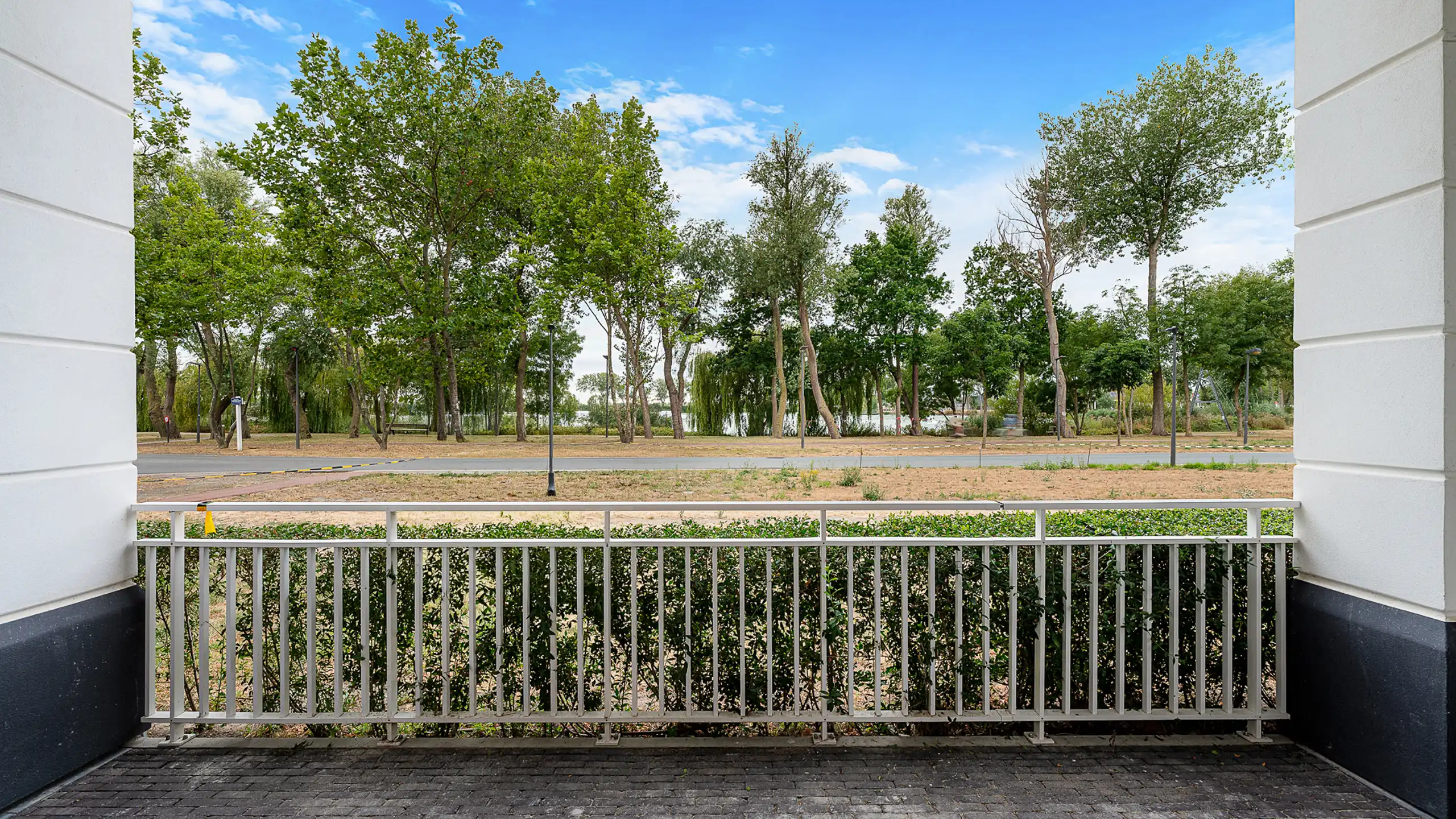 Nieuwbouwappartement met prachtig zicht op Lakeside  foto 7