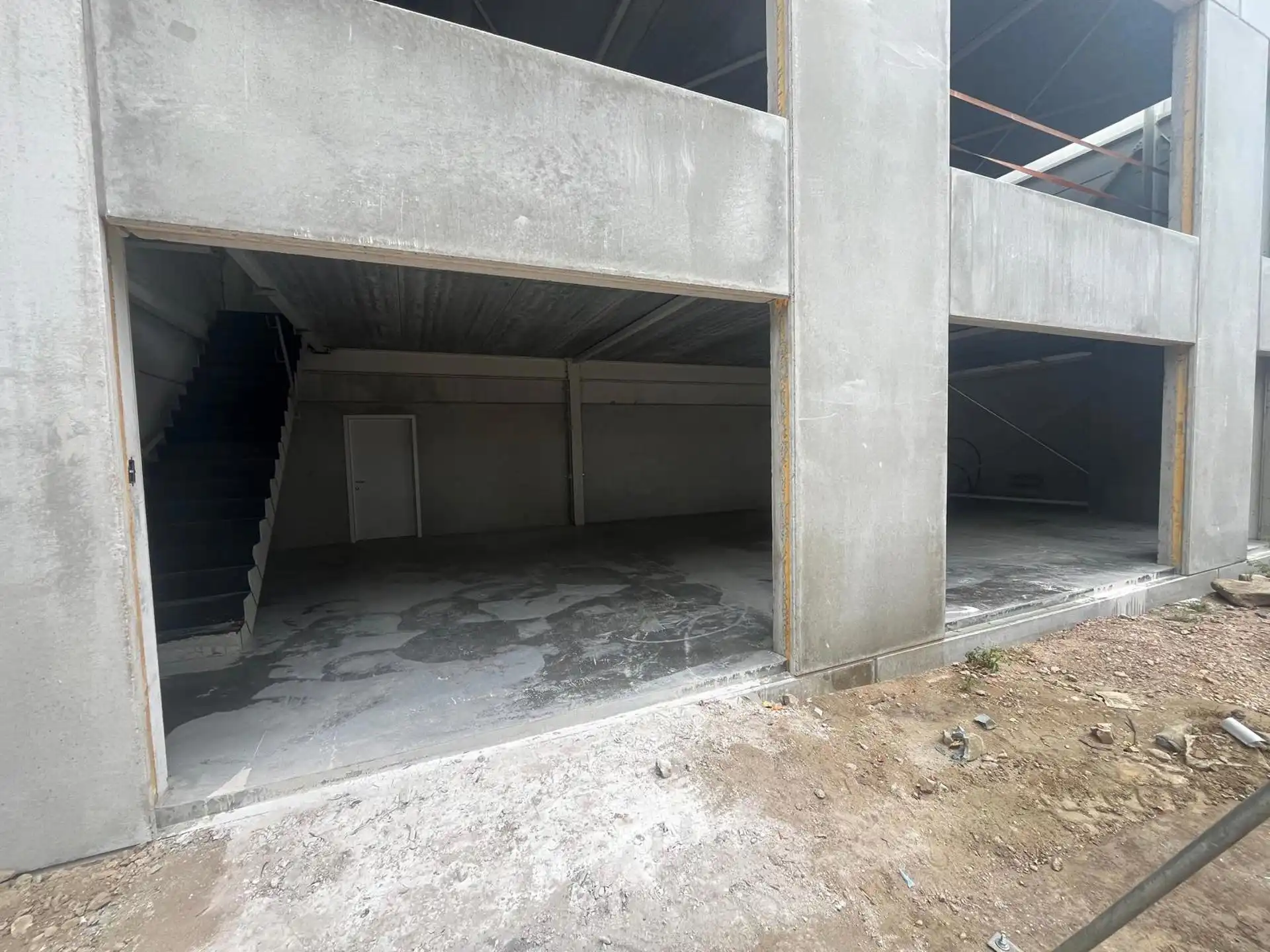Wommelgem: magazijn 720m² met kantoren 225m² foto 3