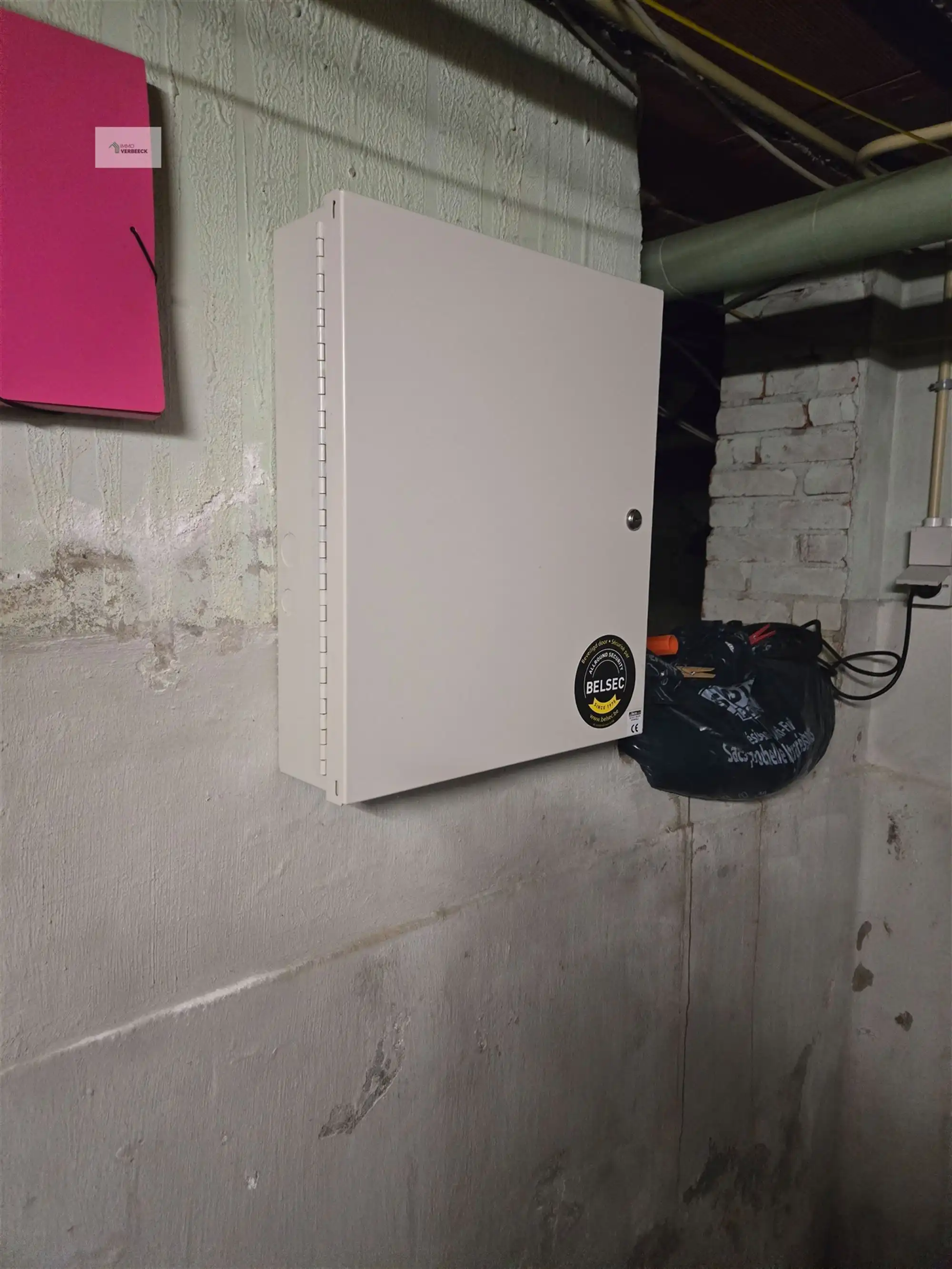 Ruime woning met 4 slaapkamers op 914 m² te Bale foto 24