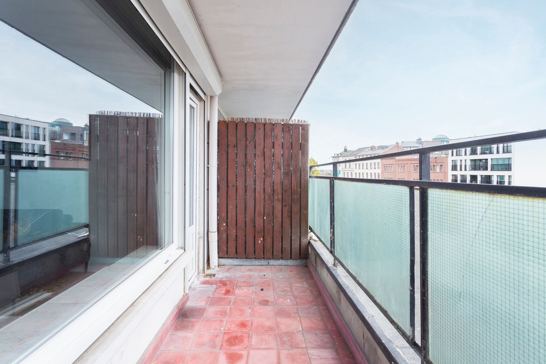 Gemeubeld appartement met buitenruimte aan het Zuidpark foto 6