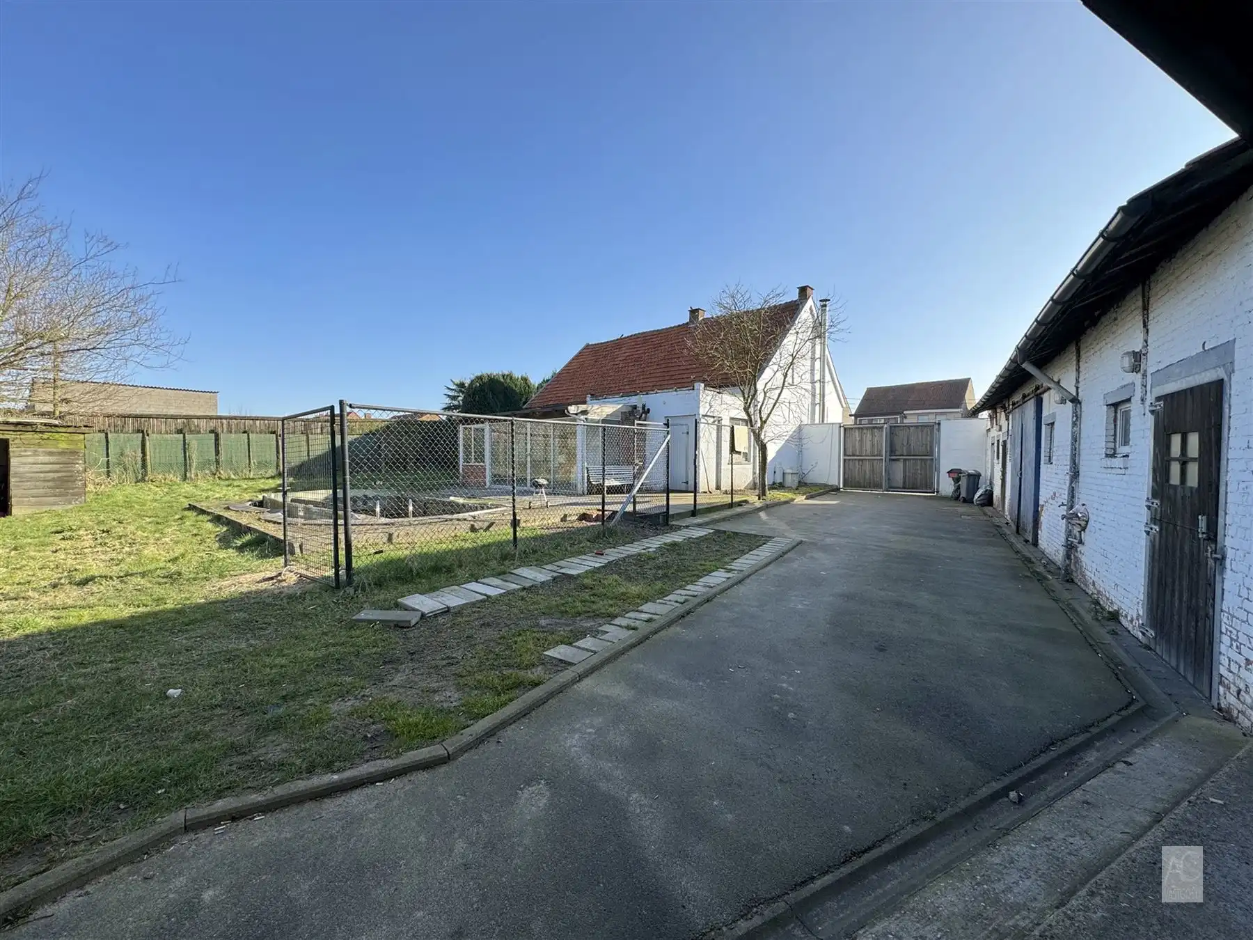 Mooi perceel met vrijstaande woning en groot potentieel! foto 3