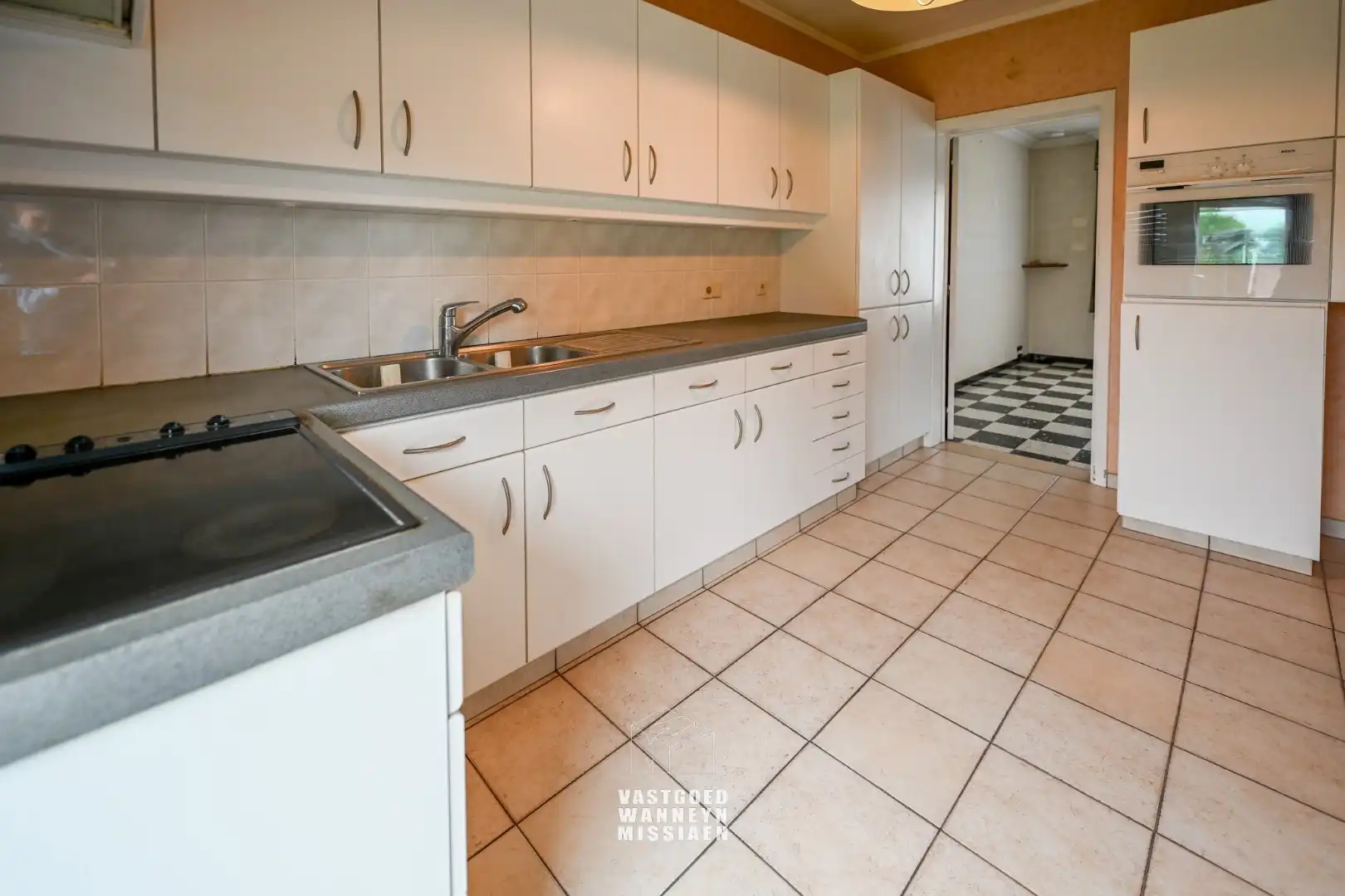 Ruime halfopen bebouwing met 4 slaapkamers, garage en tuin foto 8