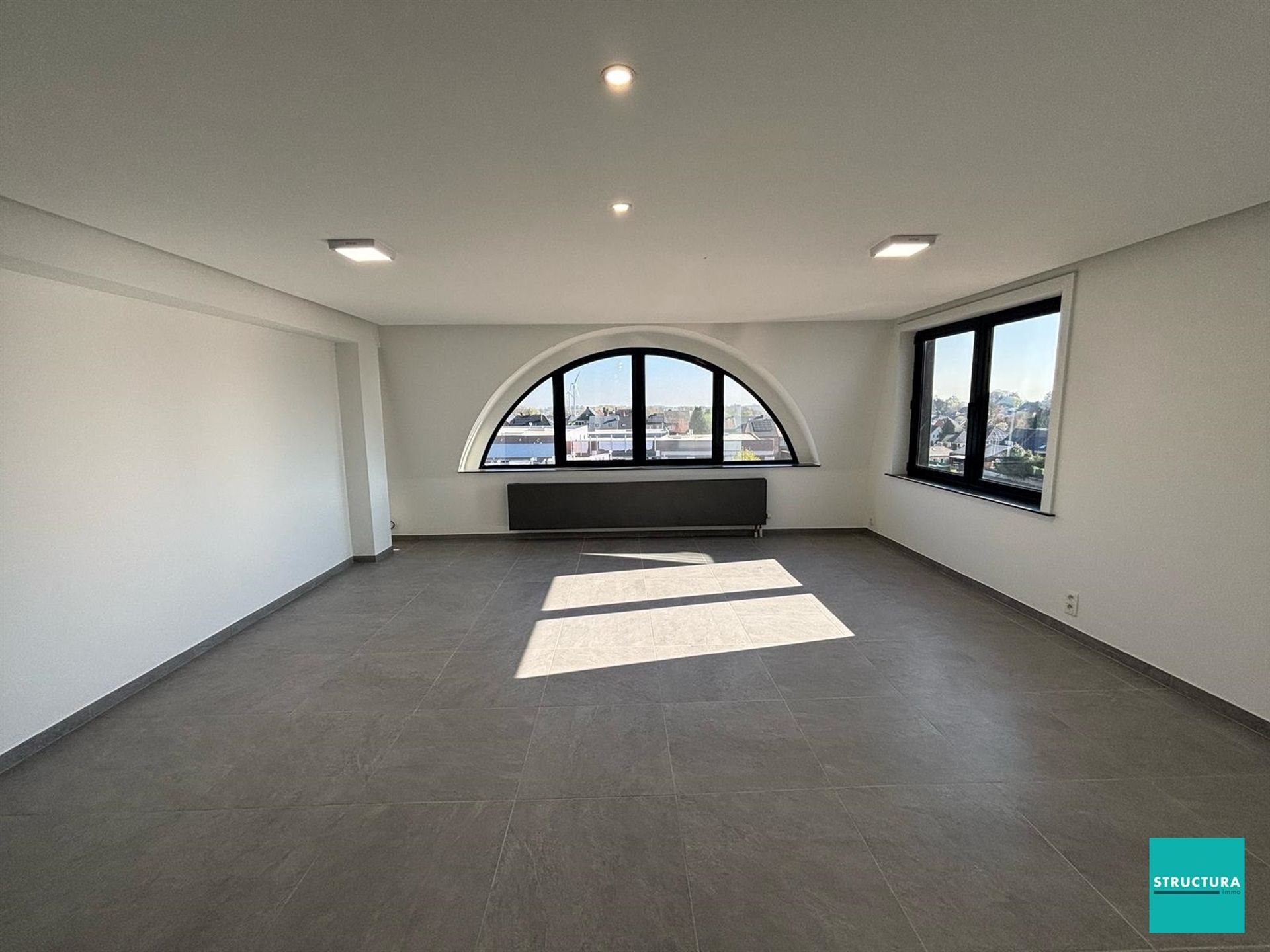 Volledig gerenoveerd loft-appartement in het centrum! foto 3