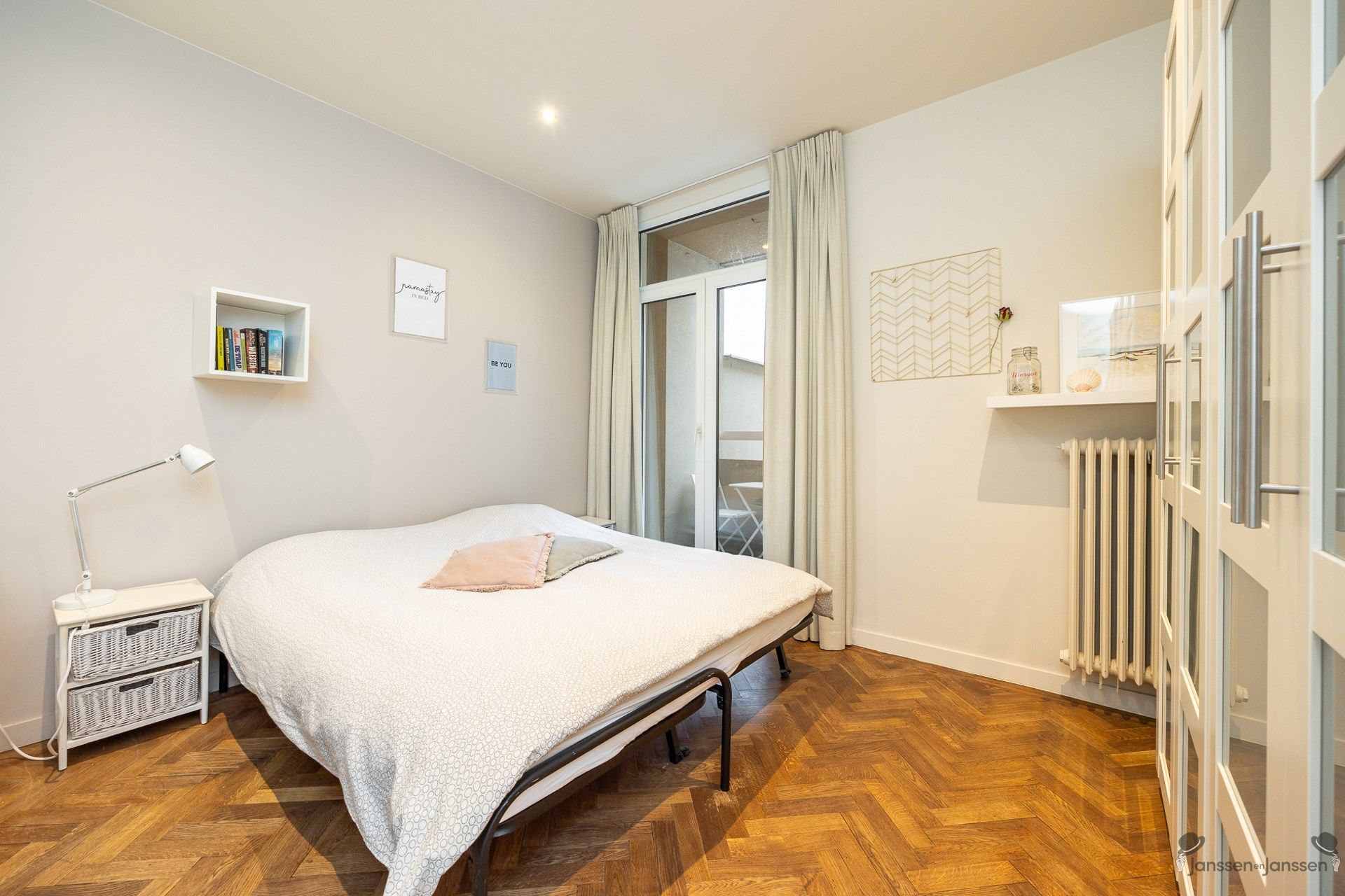 Gerenoveerd herenhuis met min. 4 slaapkamers en praktijkruimte in Berchem.  foto 17