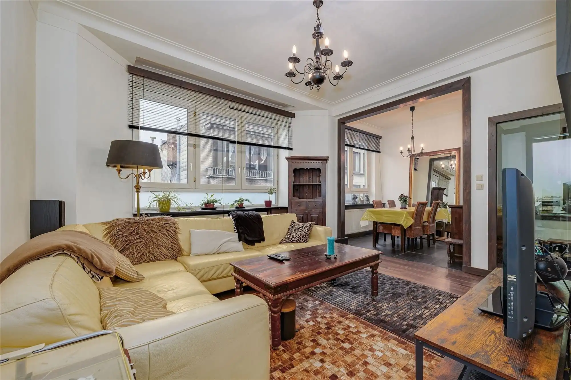 Perfect instapklaar appt met 2 slk + 2 badk vlakbij het Station foto {{pictureIndex}}