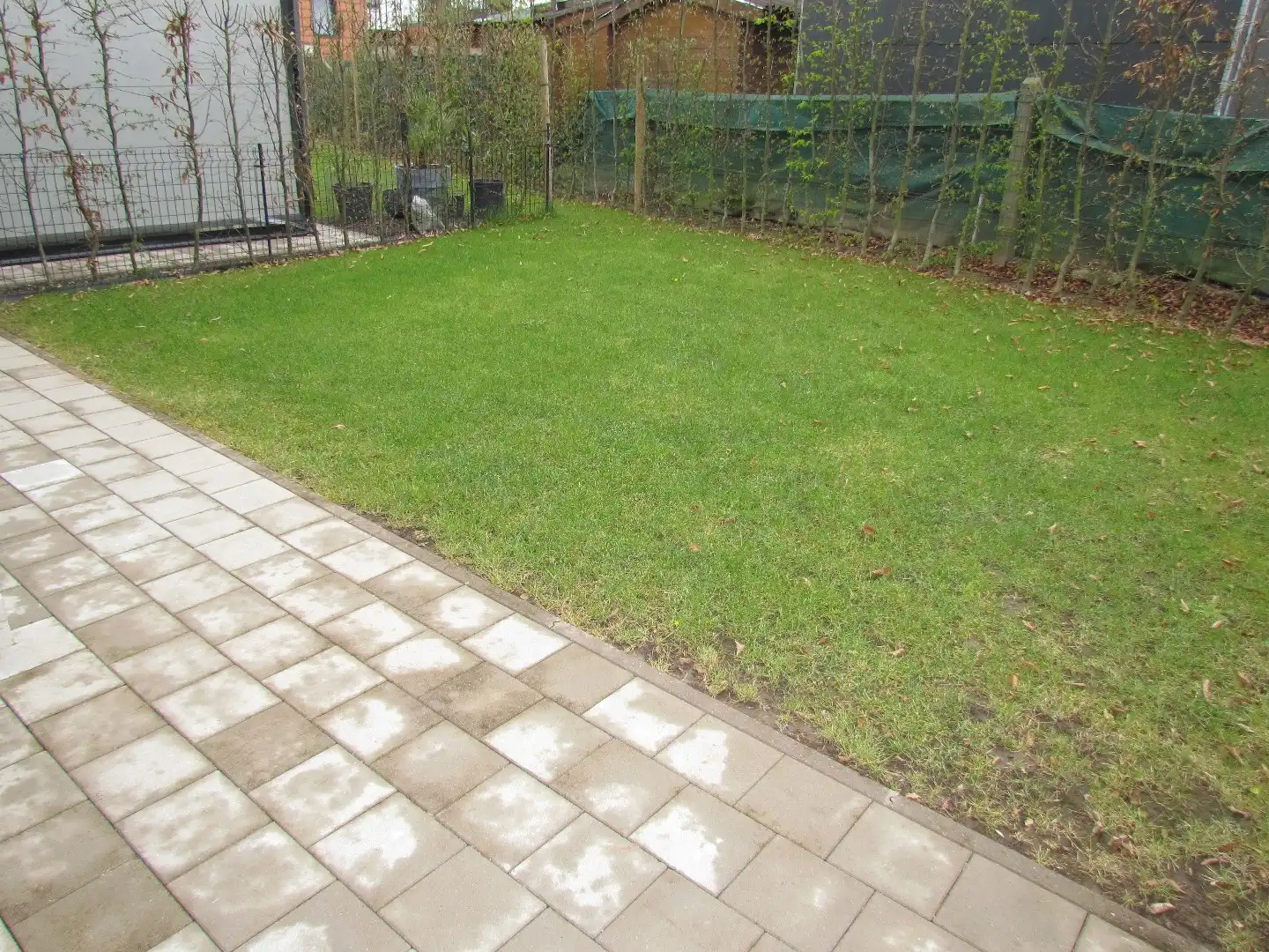 PRACHTIG GELIJKVLOERS MET TERRAS EN TUIN foto 12