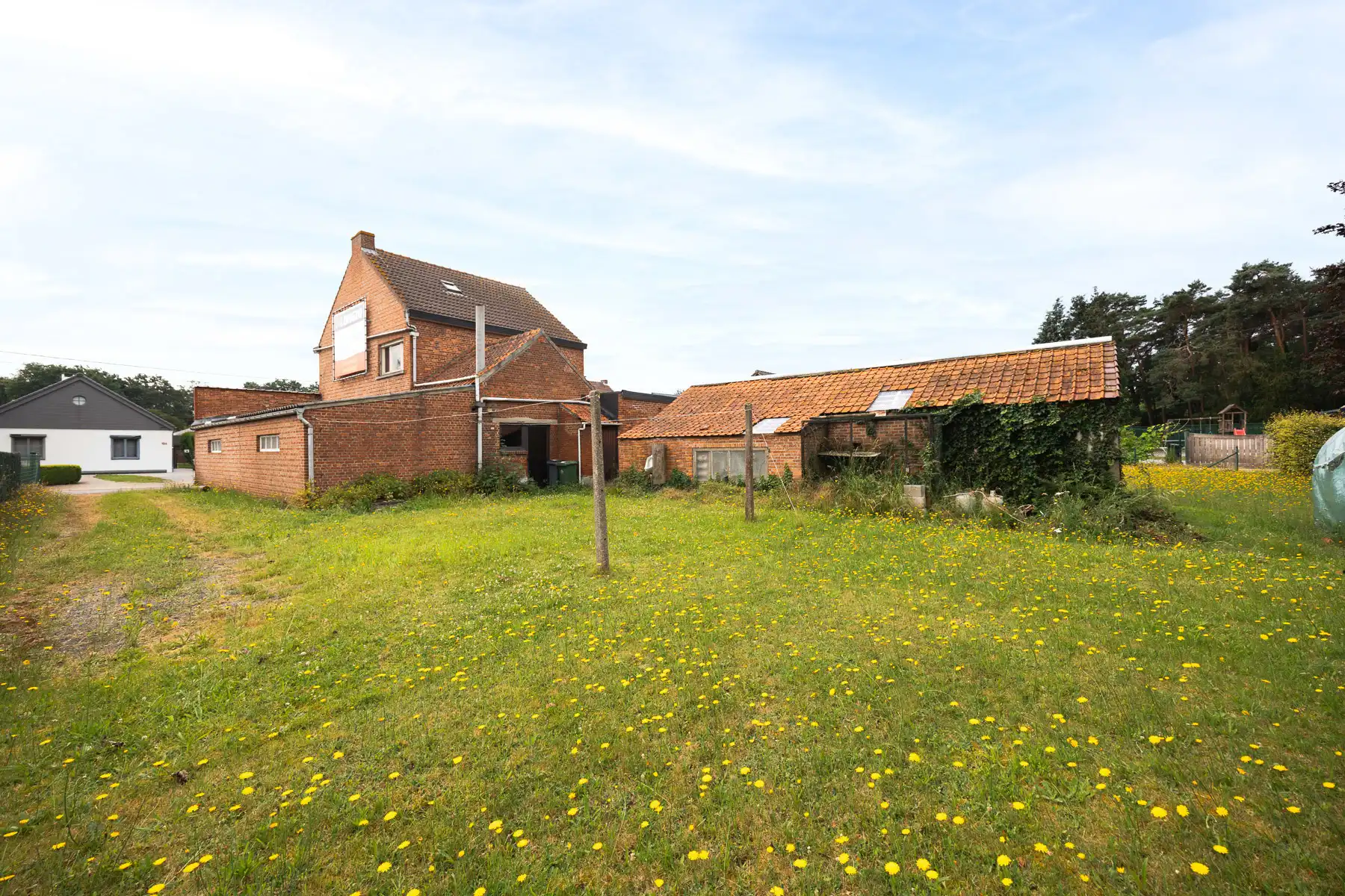 Karakterwoning met veel renovatiepotentieel op toplocatie foto 3