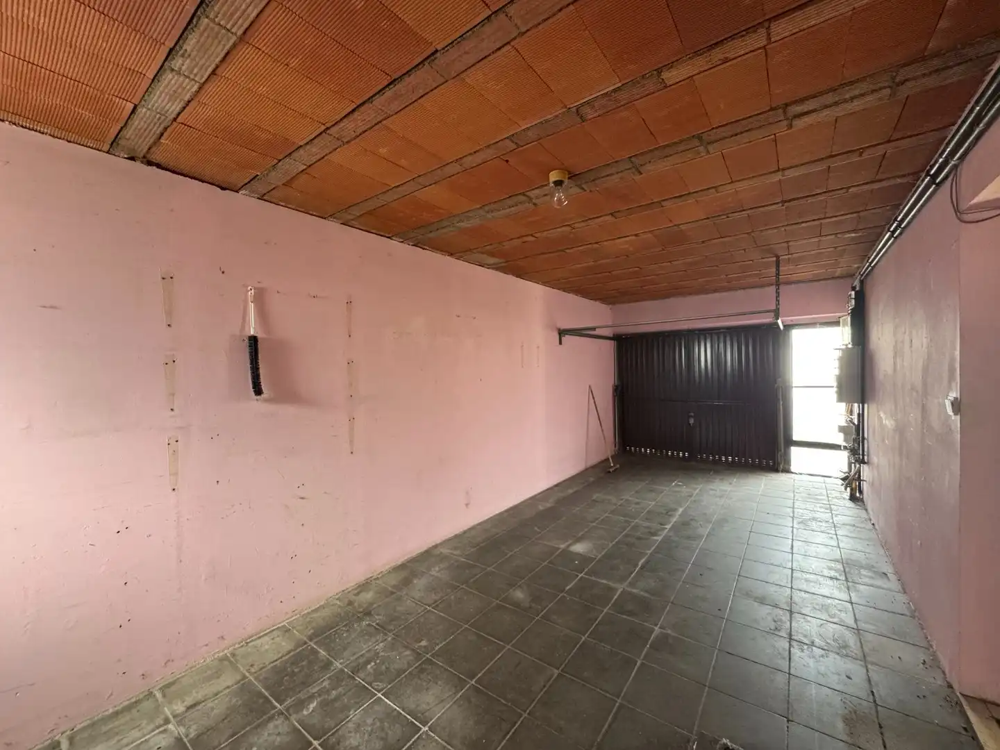 Te renoveren ruime gezinswoning met 5 slaapkamers op een rustige locatie te Heist. foto 7