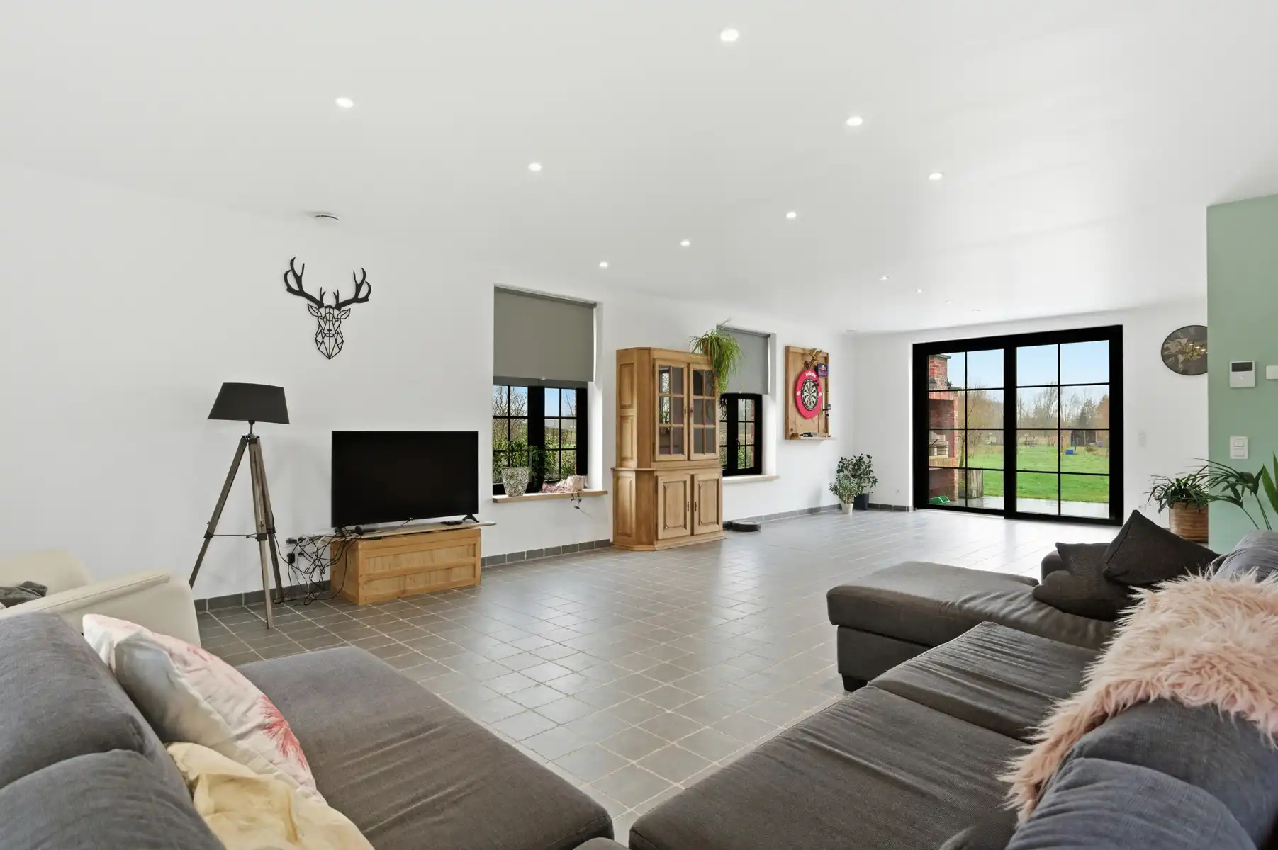 Recente BEN villa met 1,7 ha weiland foto 9