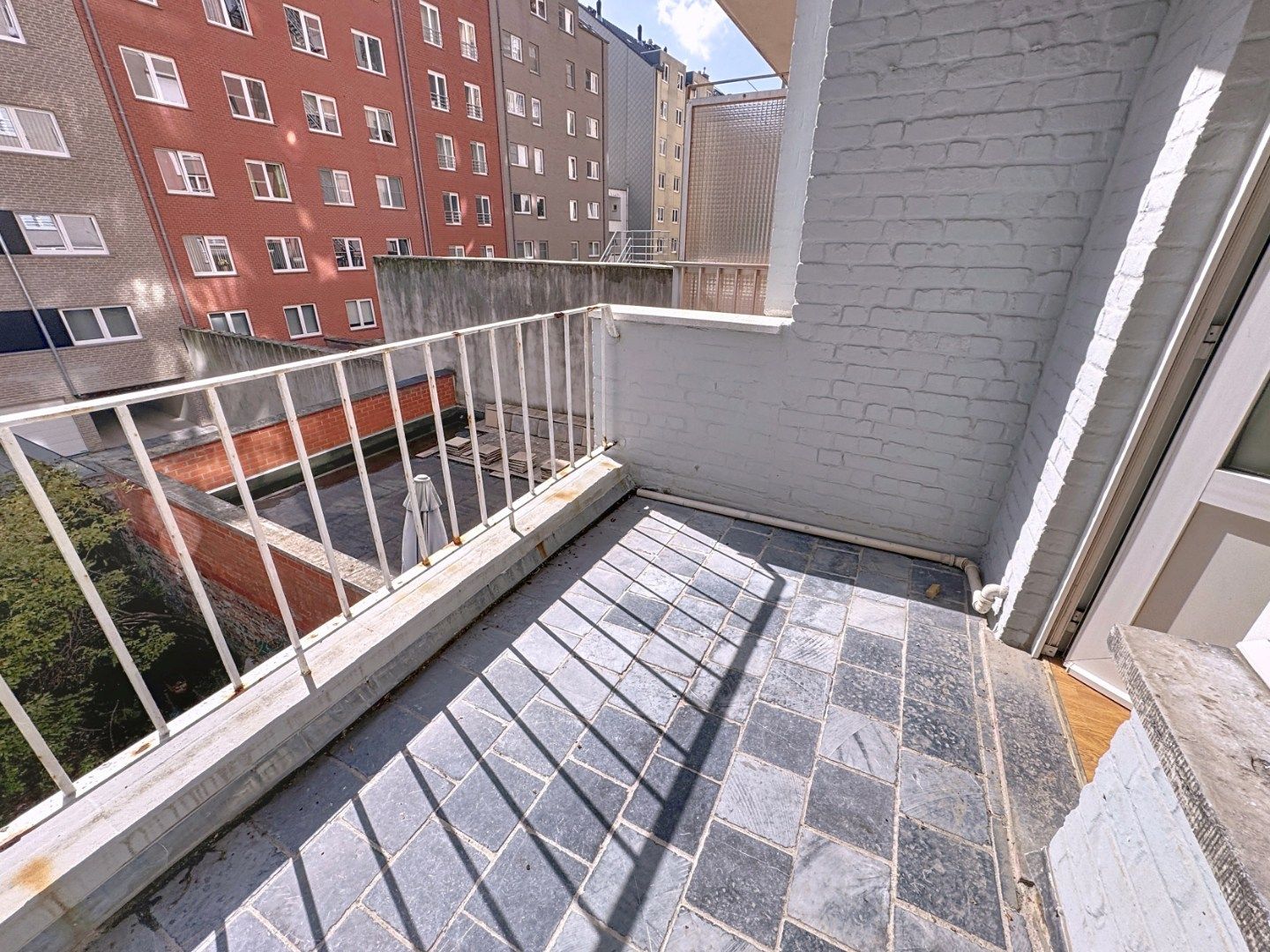 Te renoveren appartement met FRONTAAL ZEEZICHT foto 8
