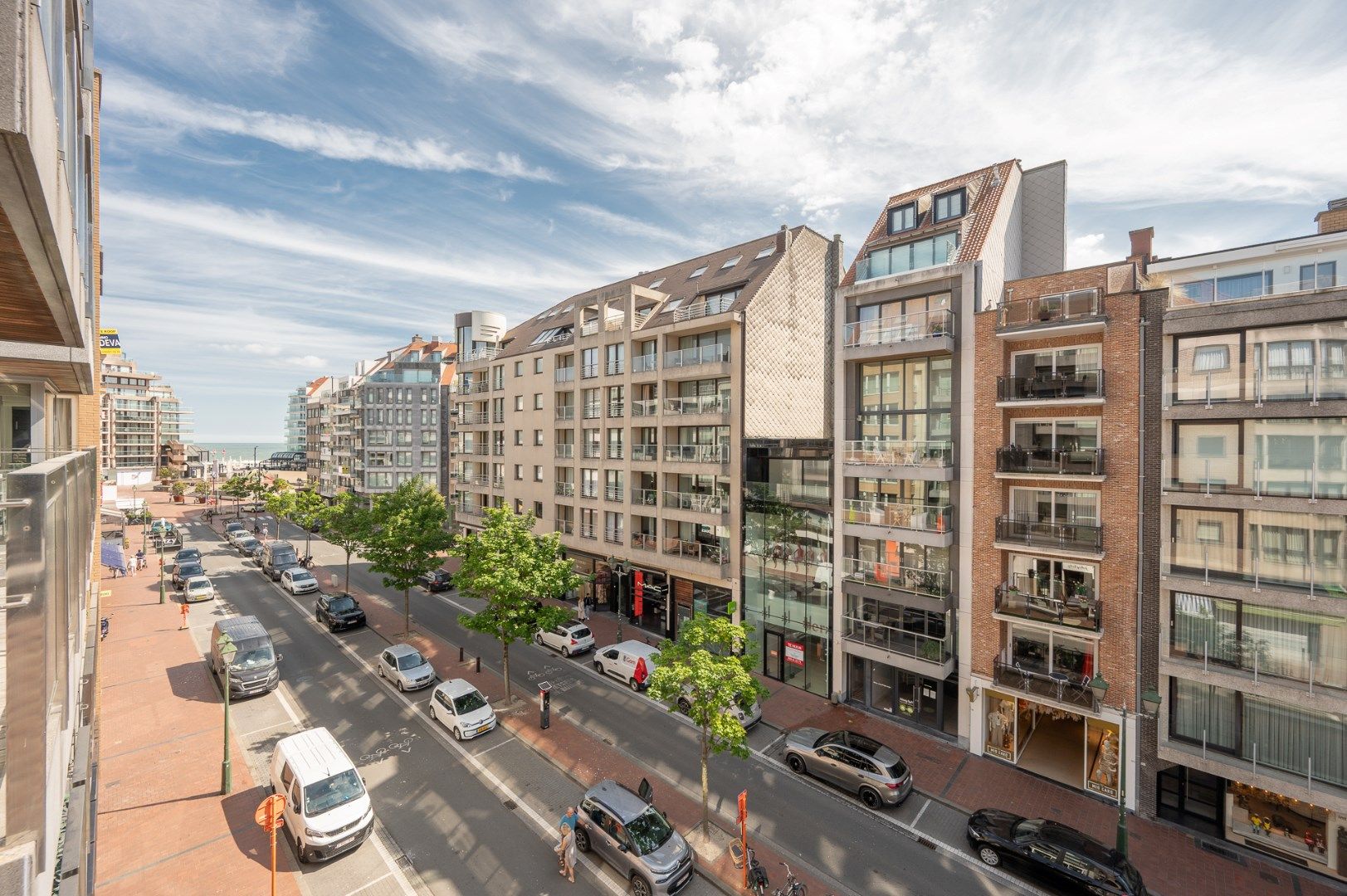 Prachtig gerenoveerd hoekappartement in centrum Knokke vlakbij de Zeedijk en het Van Bunnenplein  foto 5