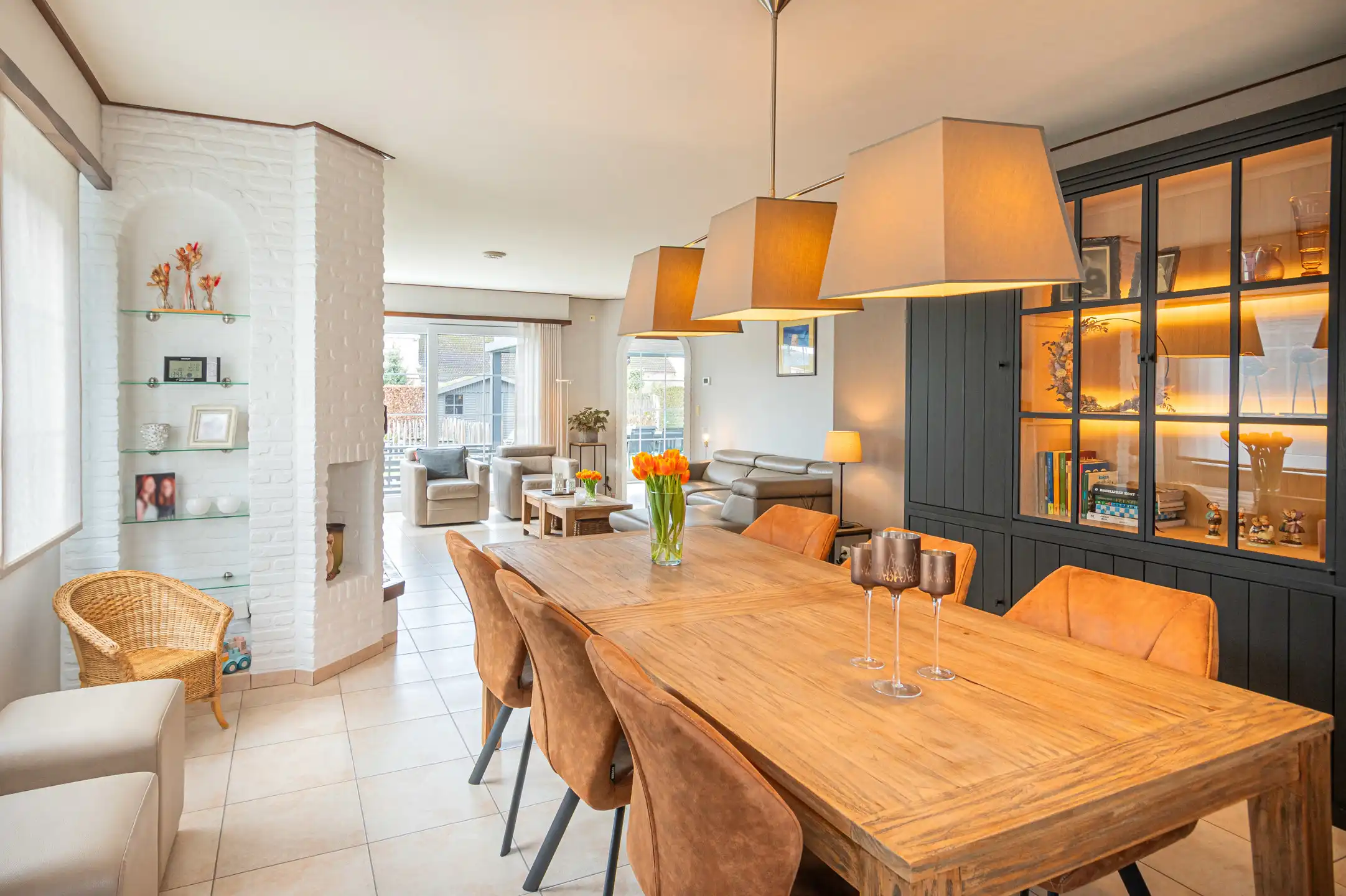 Gezinswoning in landelijke stijl in doodlopende straat foto 4