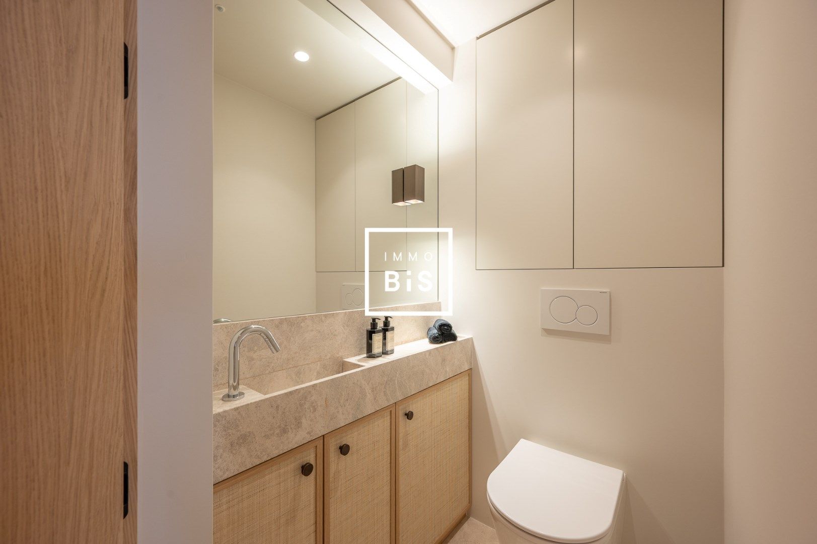 Luxueus gerenoveerd appartement centraal gelegen op enkele stappen van de zeedijk foto 11