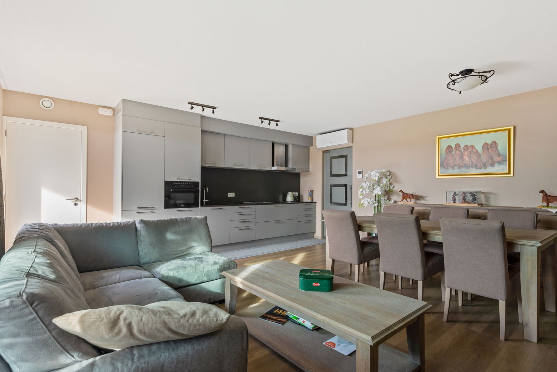 Modern en ruim appartement te koop op toplocatie. foto 3