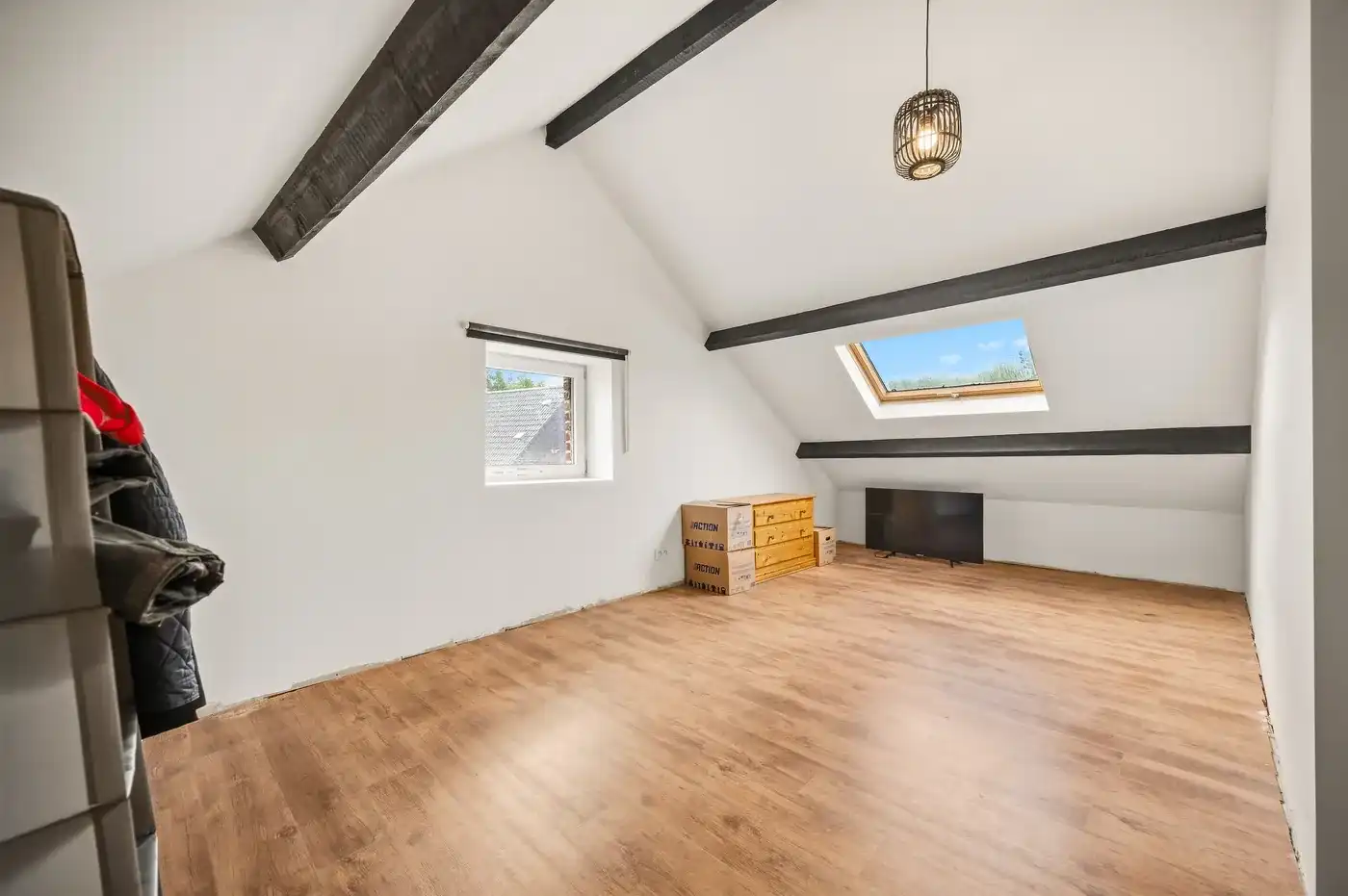Verder te renoveren woning met grote hangar met 3 slpks foto 18