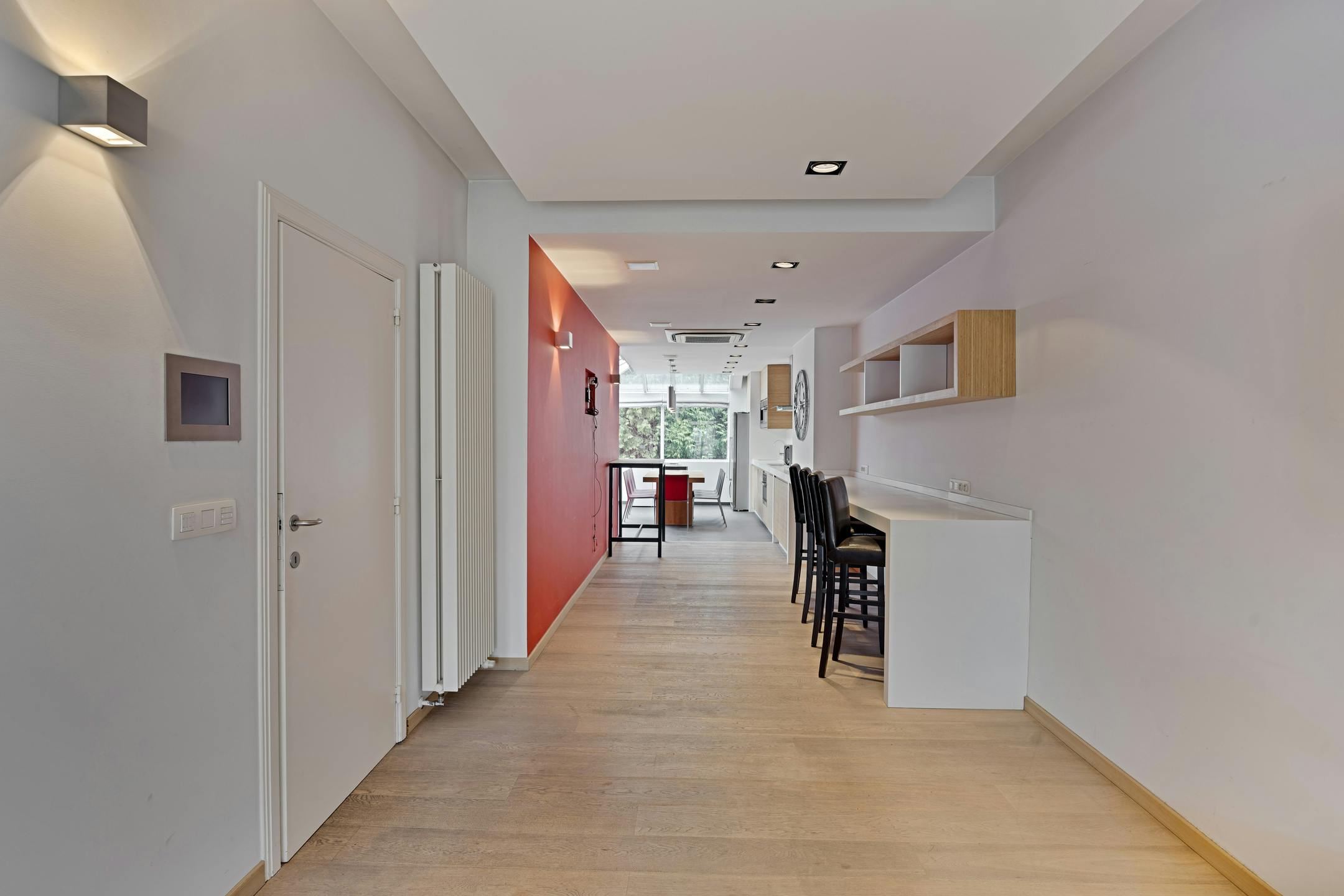 Commerciële ruimte met duplex-appartement te koop in Evere foto 13