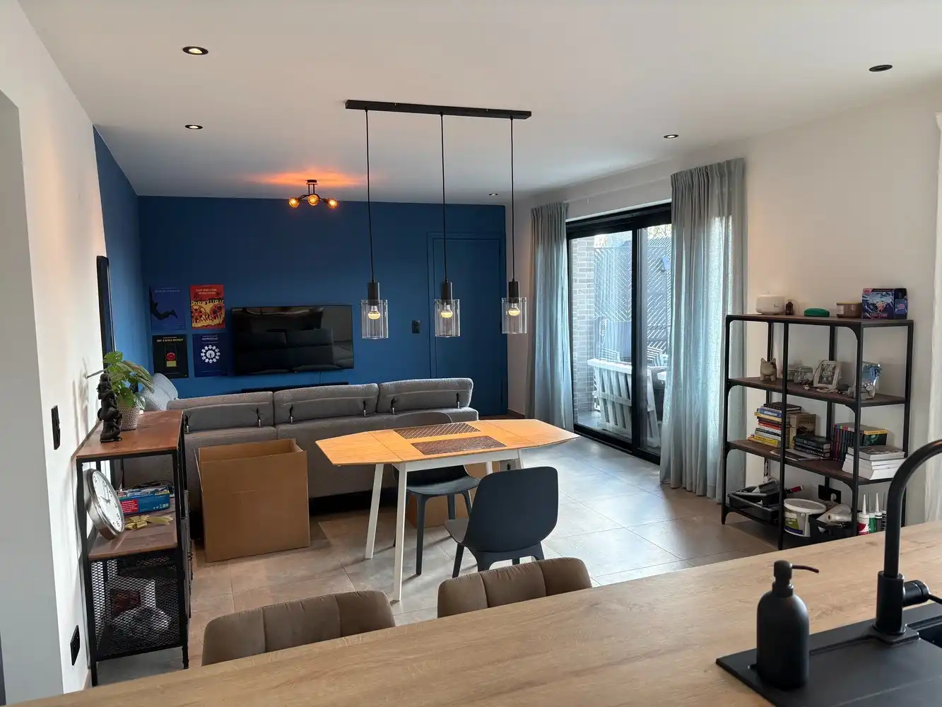 Prachtig recent appartement (3 slk + terras) met parking en berging op rustige locatie aan het kanaal. foto 9