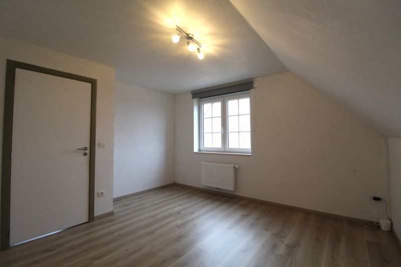 Halfopen nieuwbouwwoning met garage foto 9